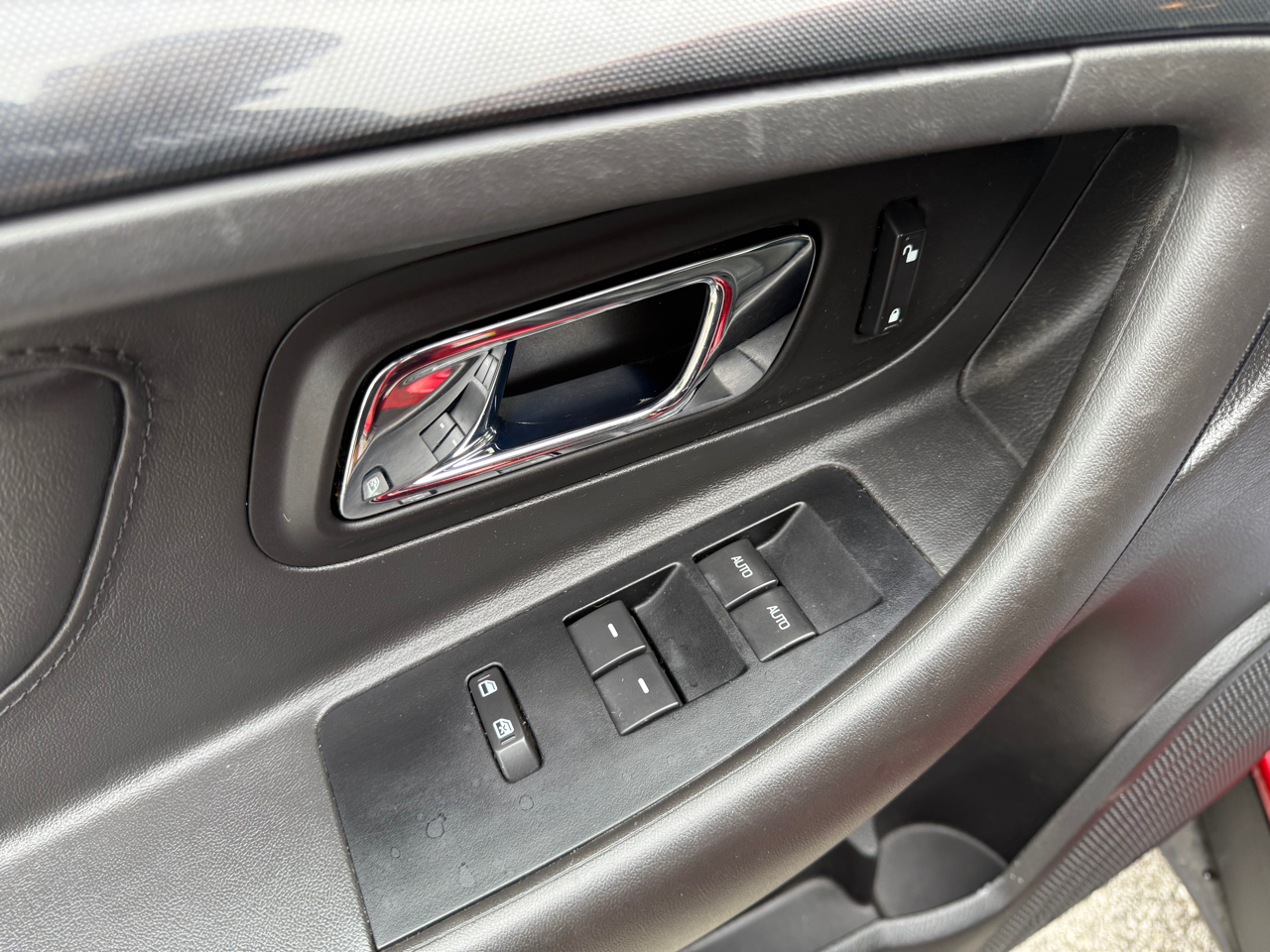 2010 Ford Taurus SHO photo 14