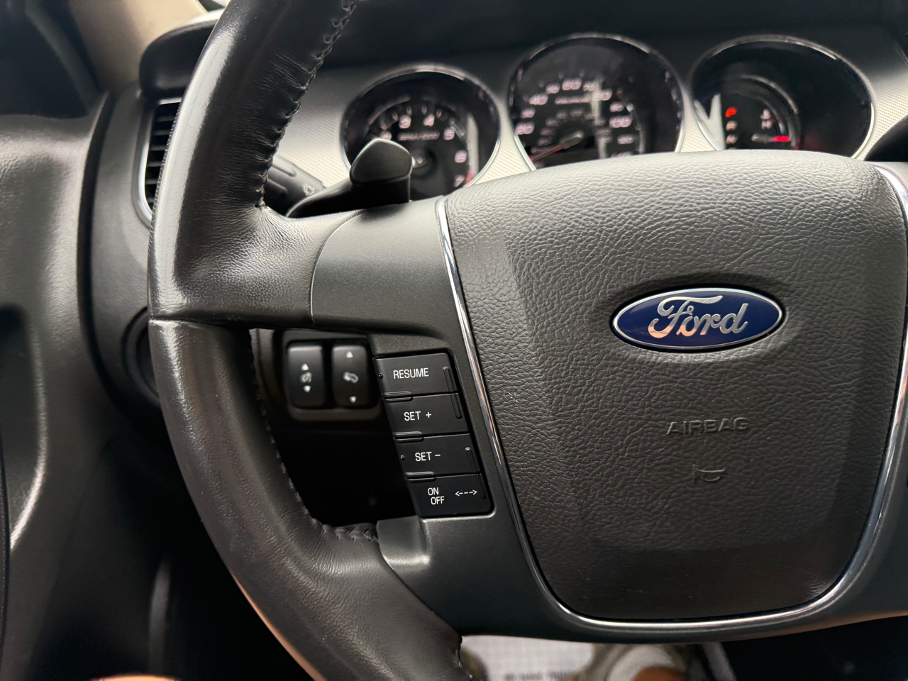 2010 Ford Taurus SHO photo 17