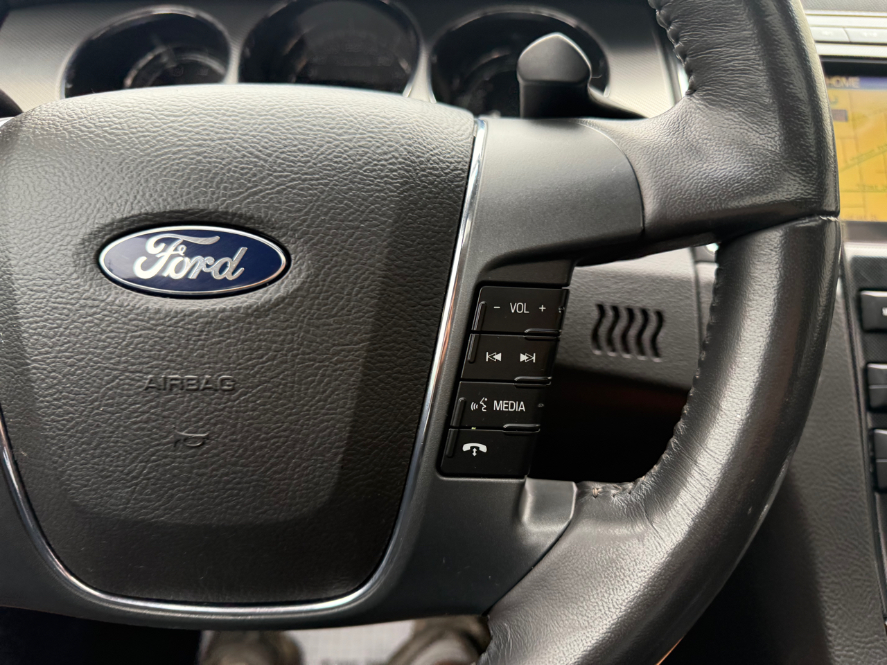 2010 Ford Taurus SHO photo 18