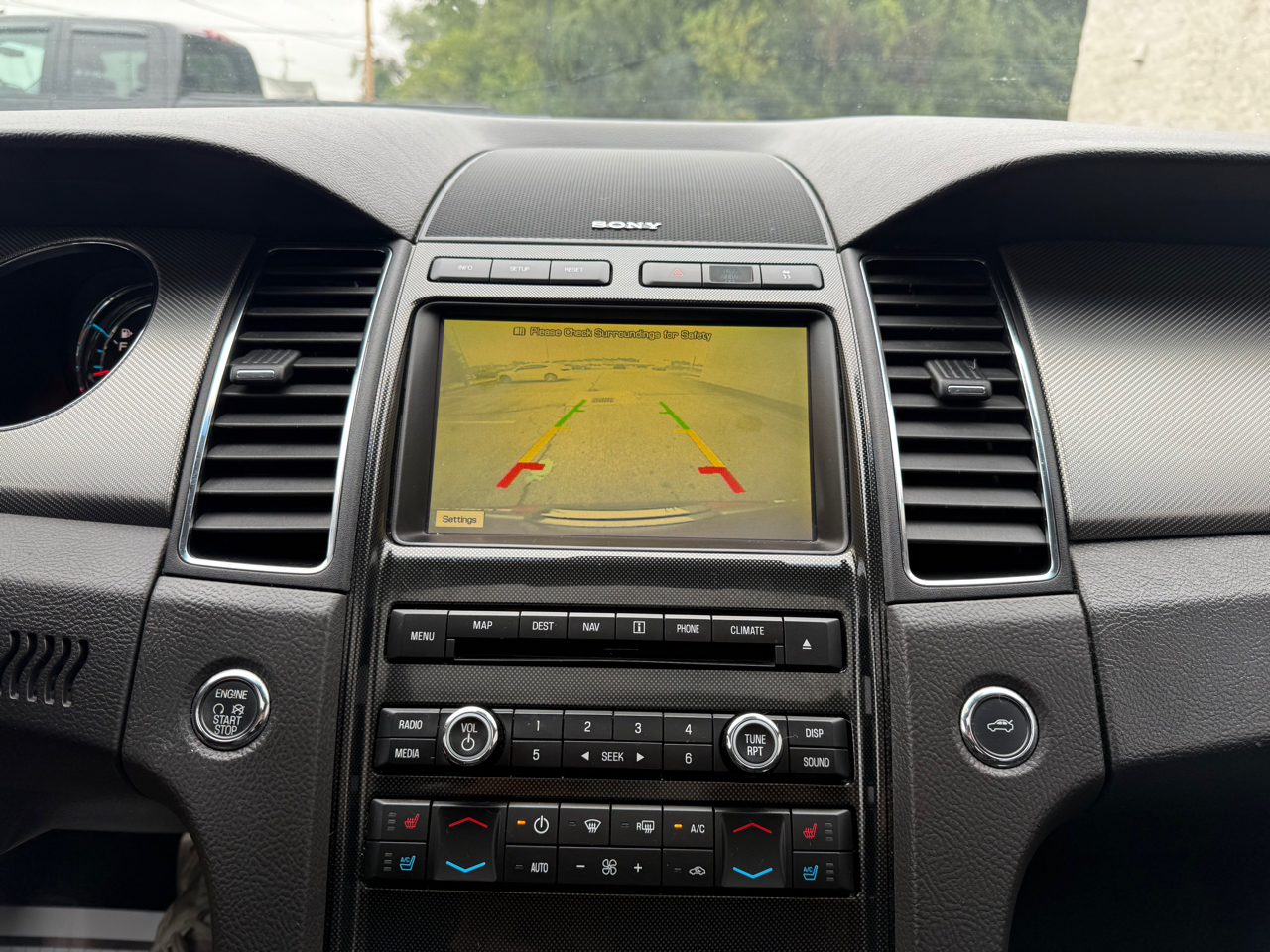 2010 Ford Taurus SHO photo 21