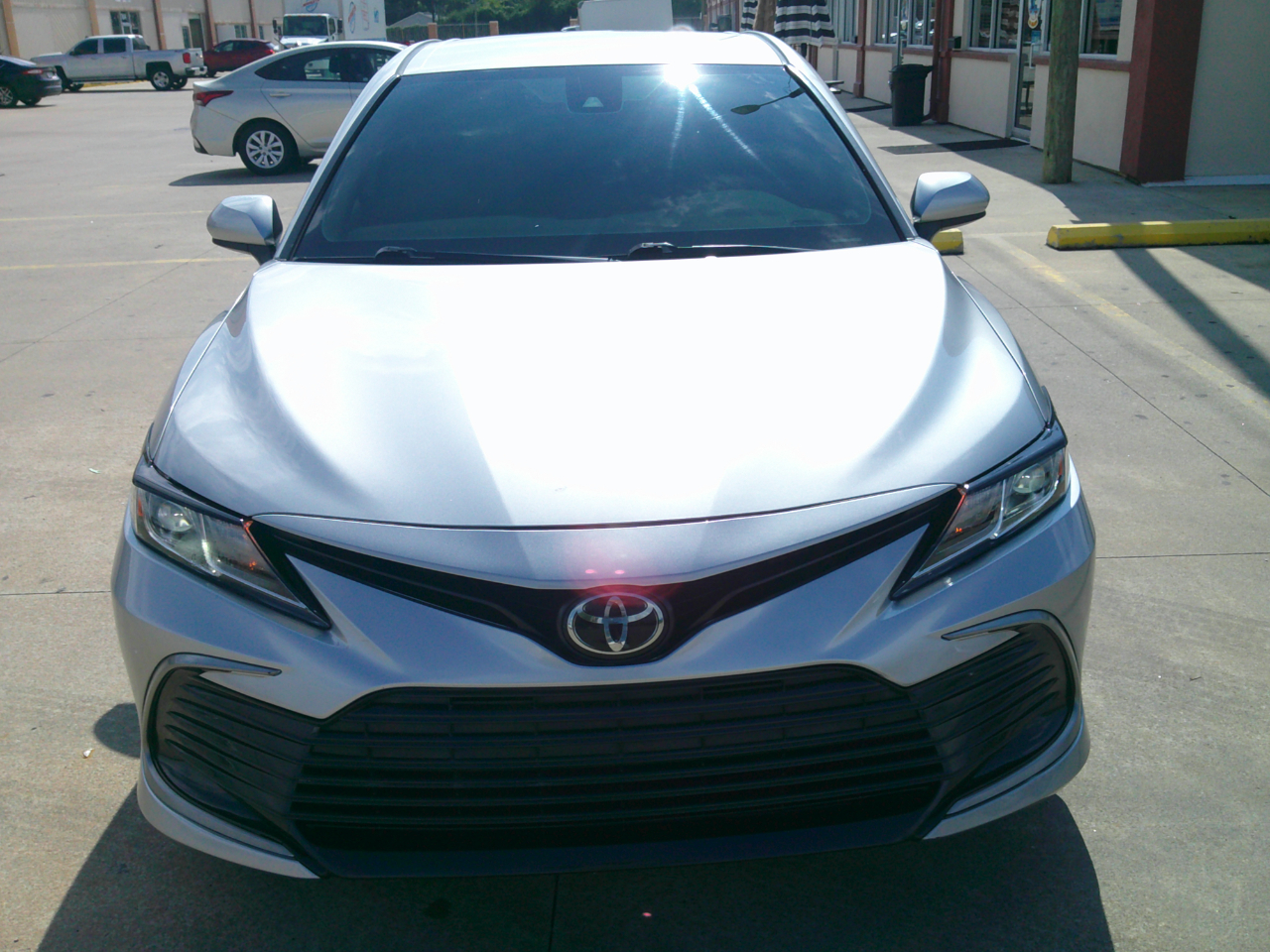 2022 Toyota Camry LE photo 3