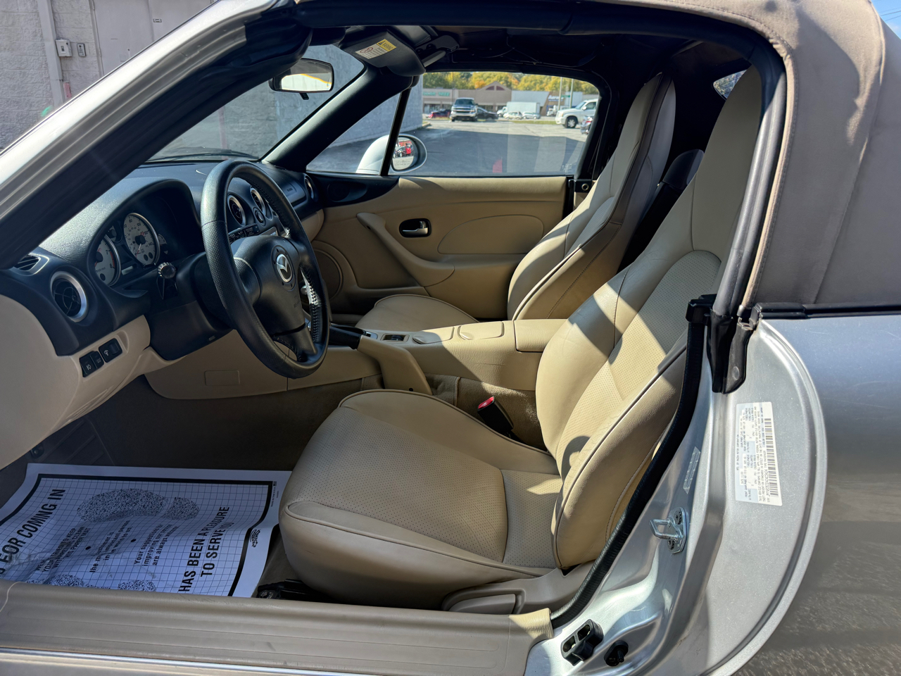 Mazda MX-5 Miata Base 2004 Mazda MX-5 Miata Base 2004