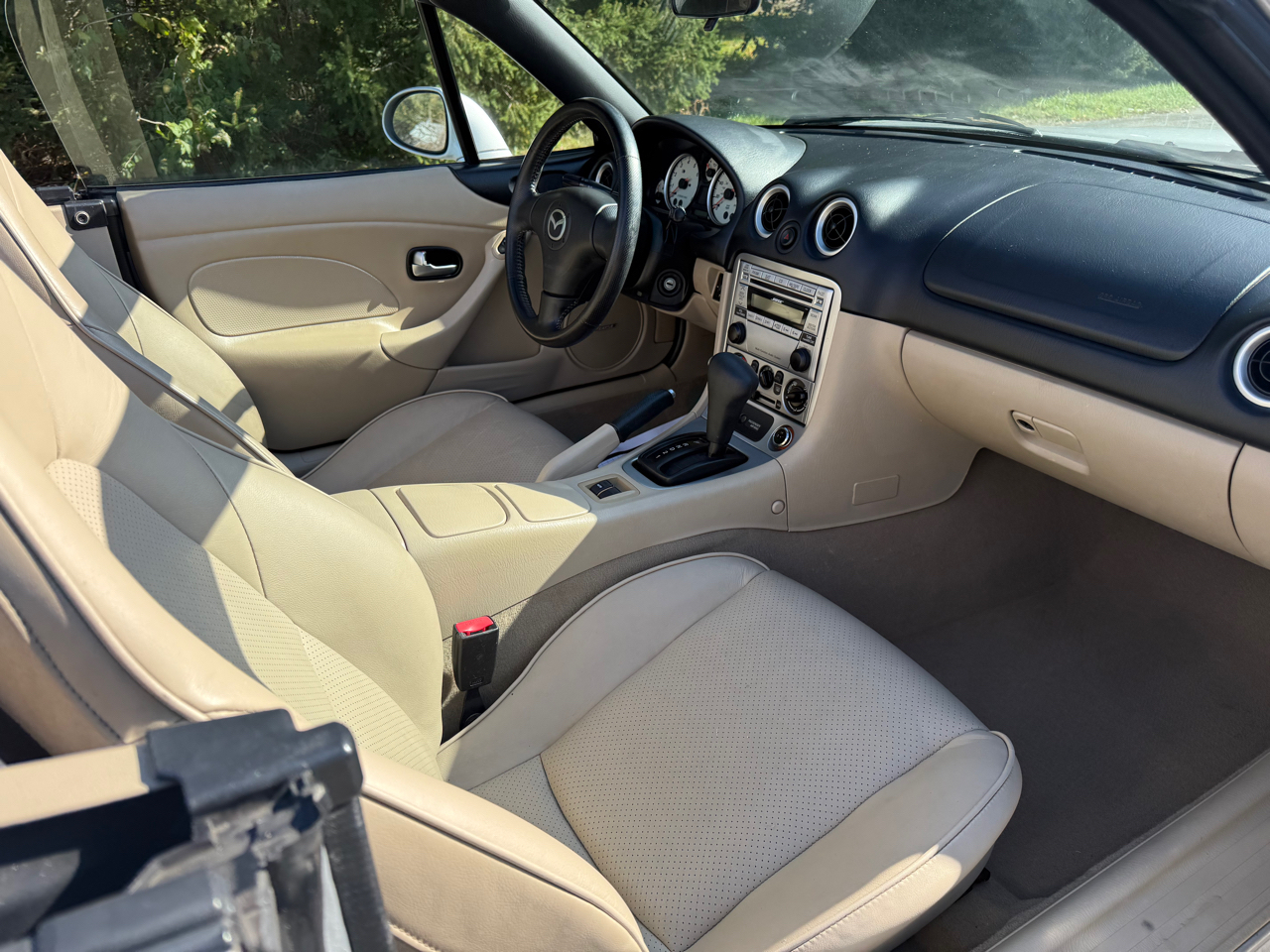 Mazda MX-5 Miata Base 2004 Mazda MX-5 Miata Base 2004