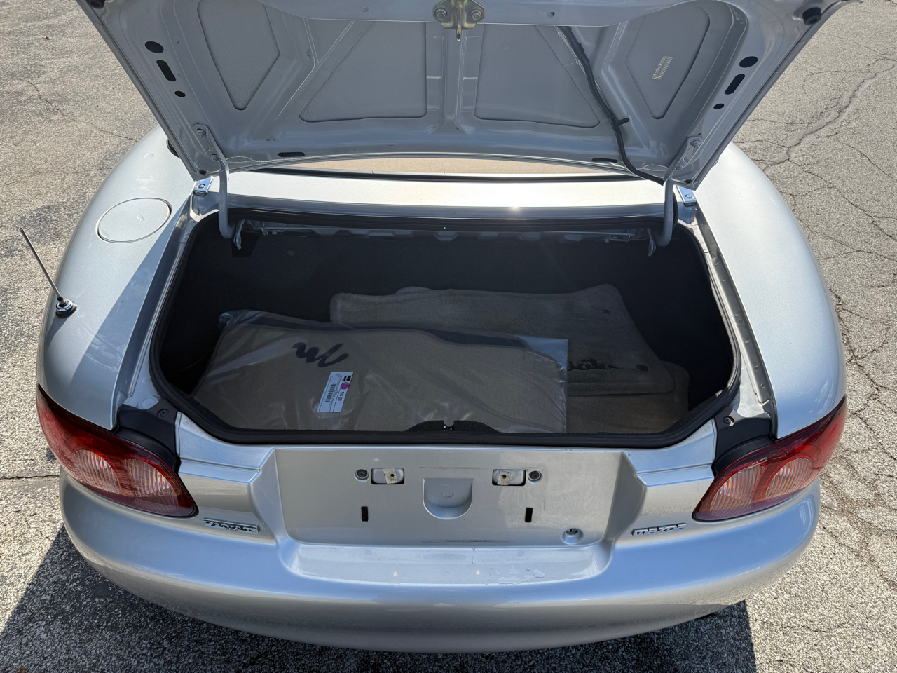 Mazda MX-5 Miata Base 2004 Mazda MX-5 Miata Base 2004