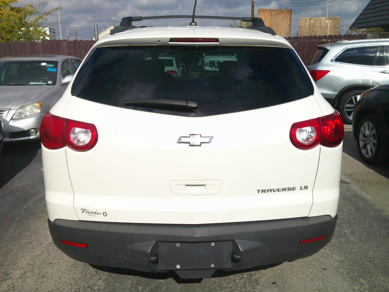 Chevrolet Traverse LS FWD w/PDC 2011 Chevrolet Traverse LS FWD w/PDC 2011