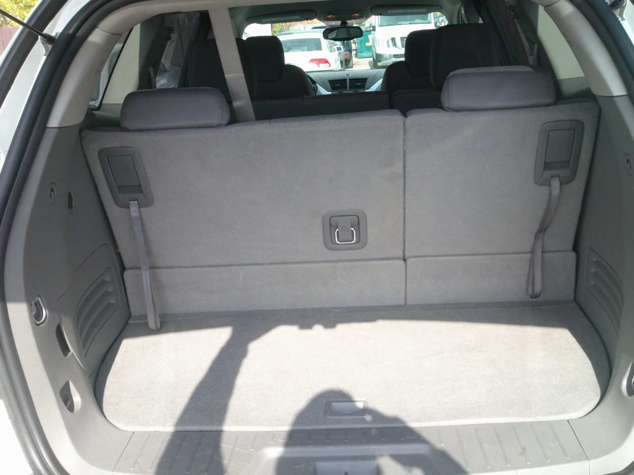 Chevrolet Traverse LS FWD w/PDC 2011 Chevrolet Traverse LS FWD w/PDC 2011