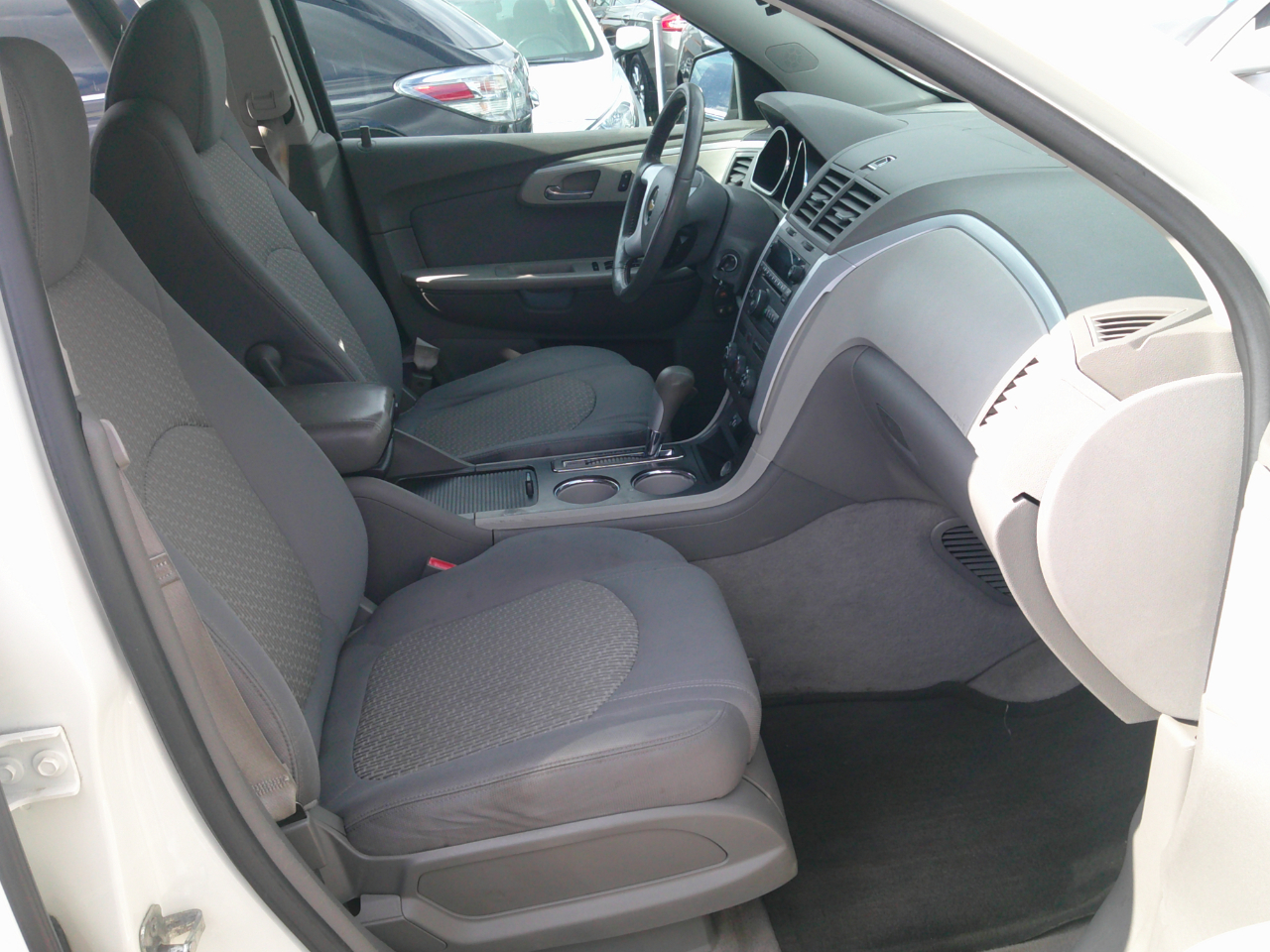 Chevrolet Traverse LS FWD w/PDC 2011 Chevrolet Traverse LS FWD w/PDC 2011