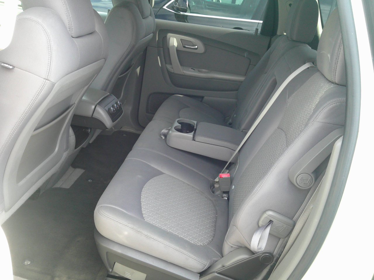 Chevrolet Traverse LS FWD w/PDC 2011 Chevrolet Traverse LS FWD w/PDC 2011