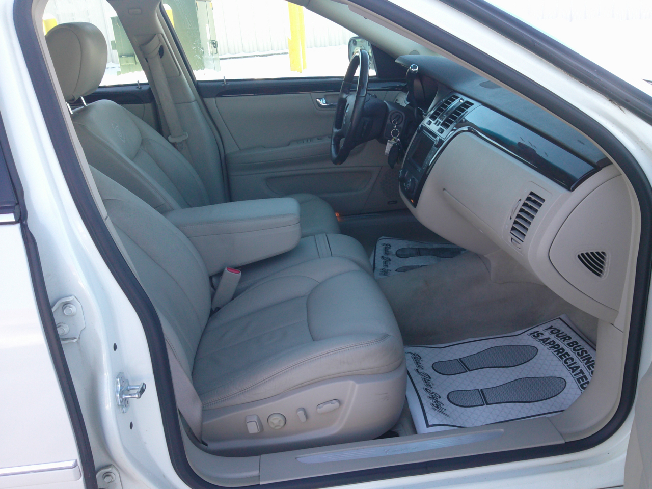 Cadillac DTS Premium w/ Navi 2011