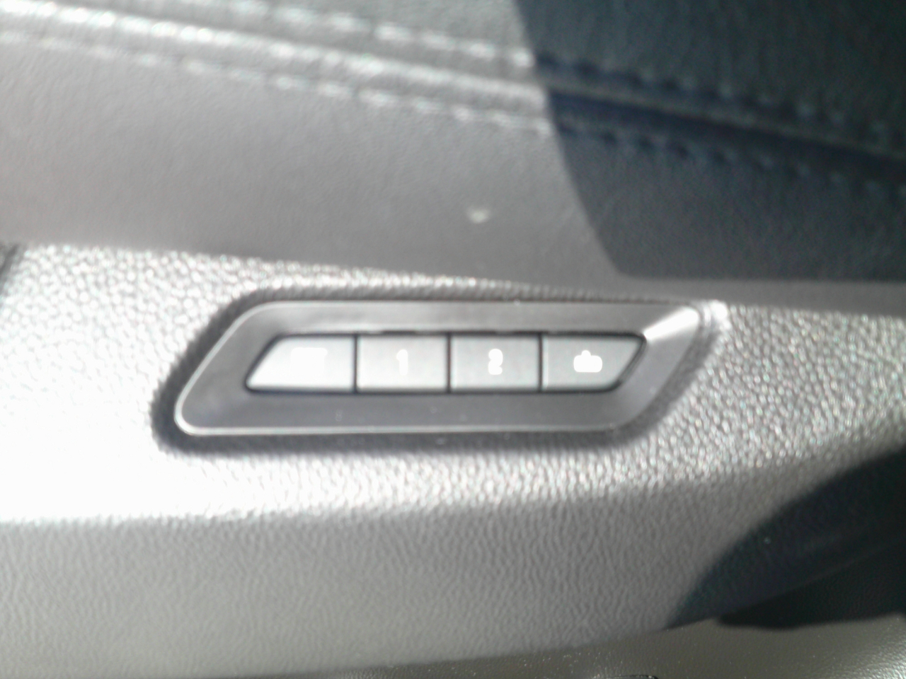 Cadillac Escalade ESV Luxury 4WD 2015