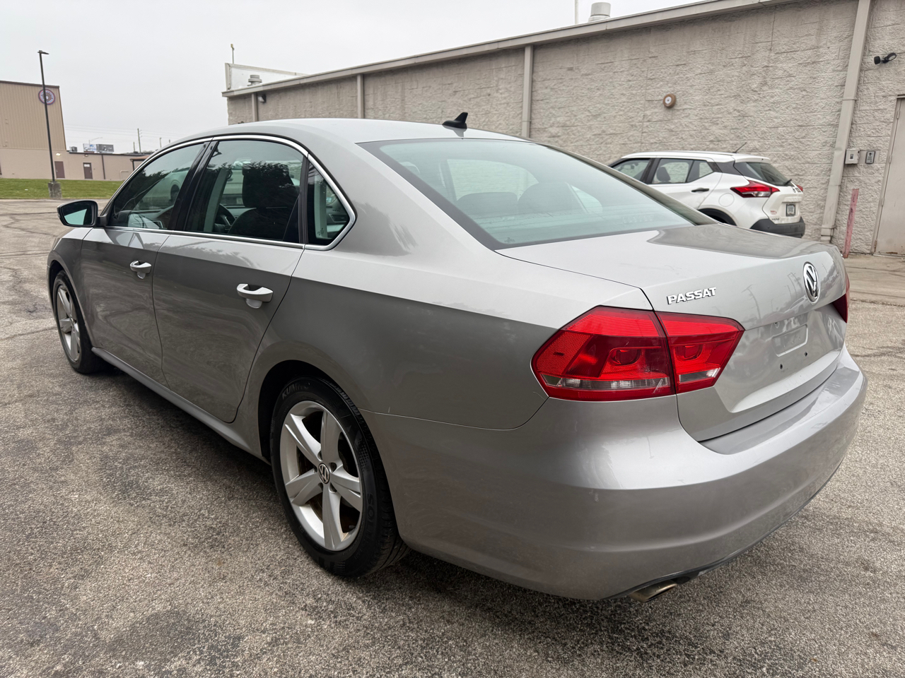 Volkswagen Passat 2.5L SE AT 2012