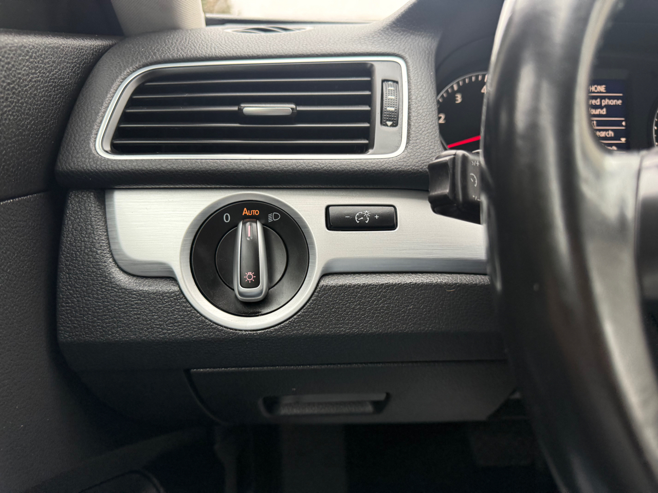 Volkswagen Passat 2.5L SE AT 2012