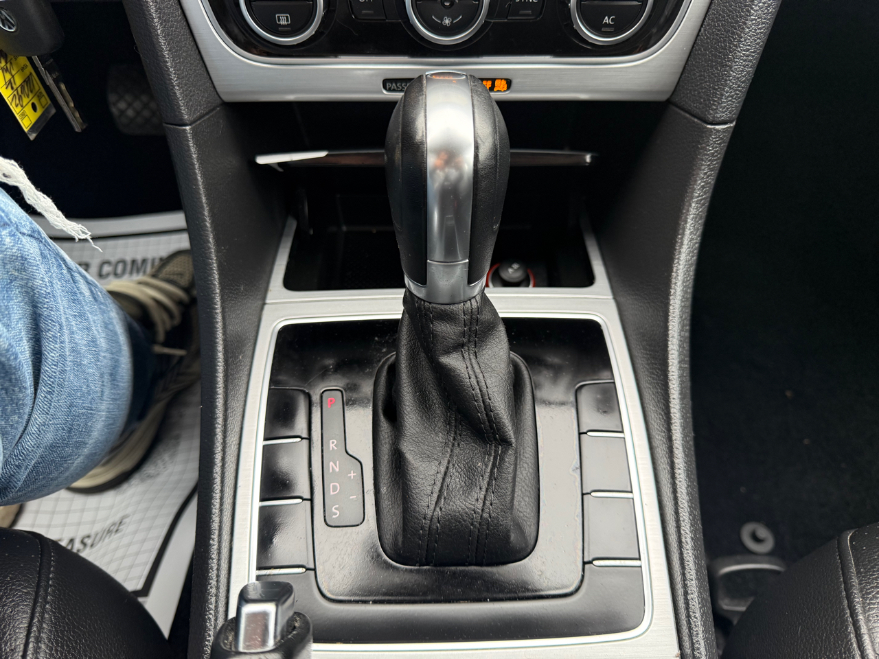 Volkswagen Passat 2.5L SE AT 2012