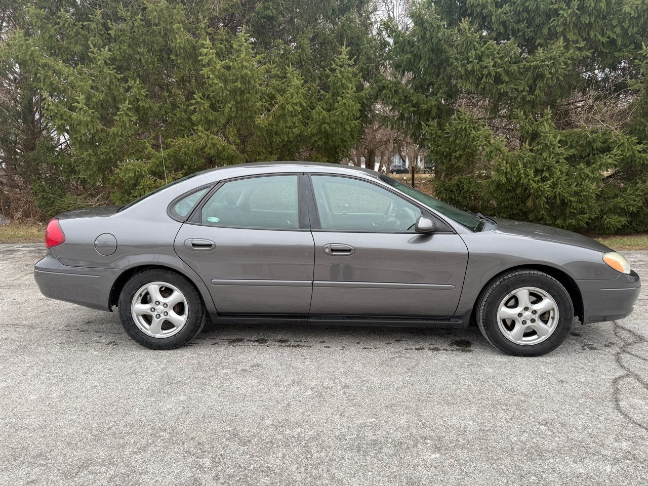 Ford Taurus SE Standard 2002