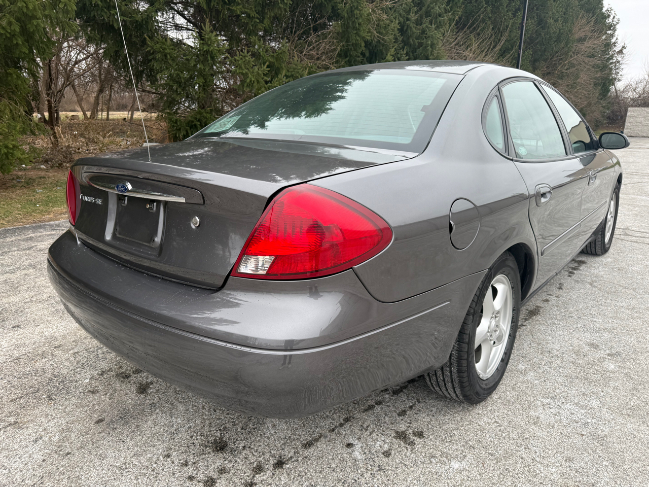 Ford Taurus SE Standard 2002