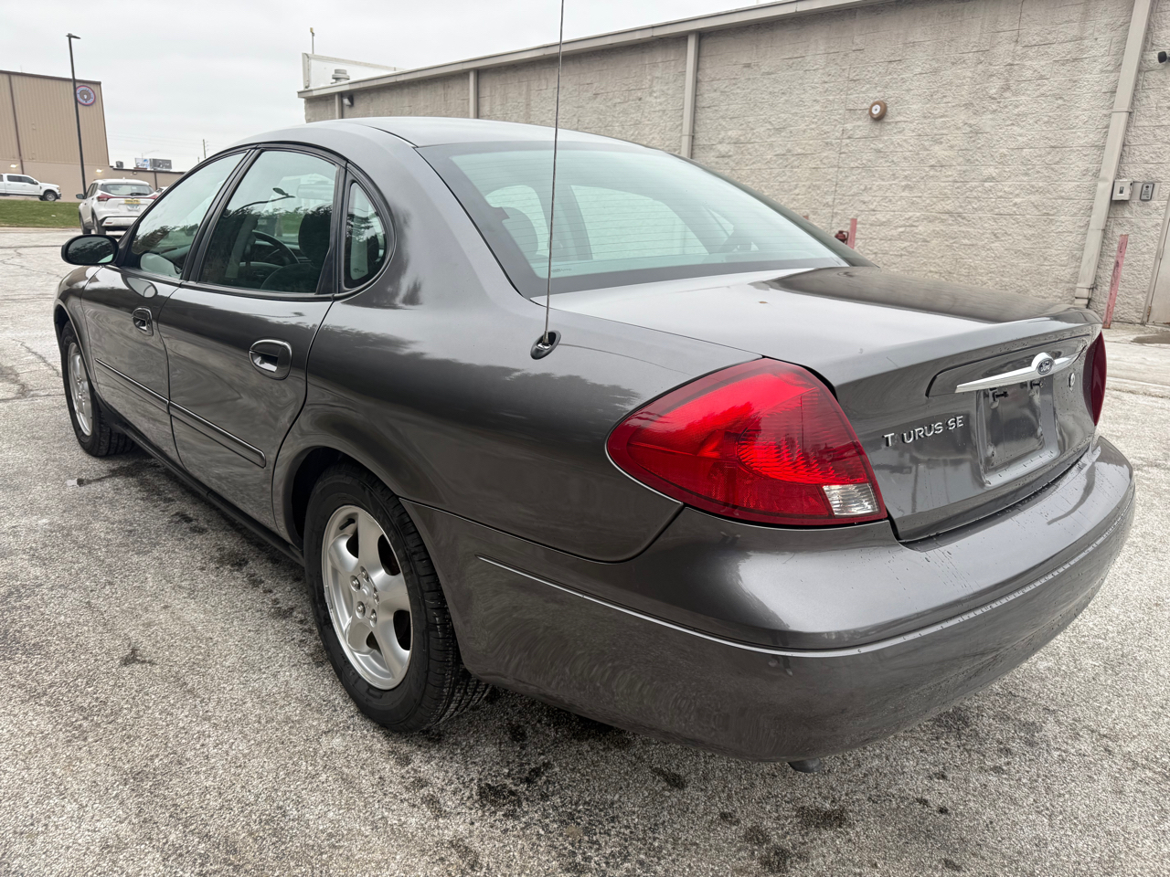 Ford Taurus SE Standard 2002