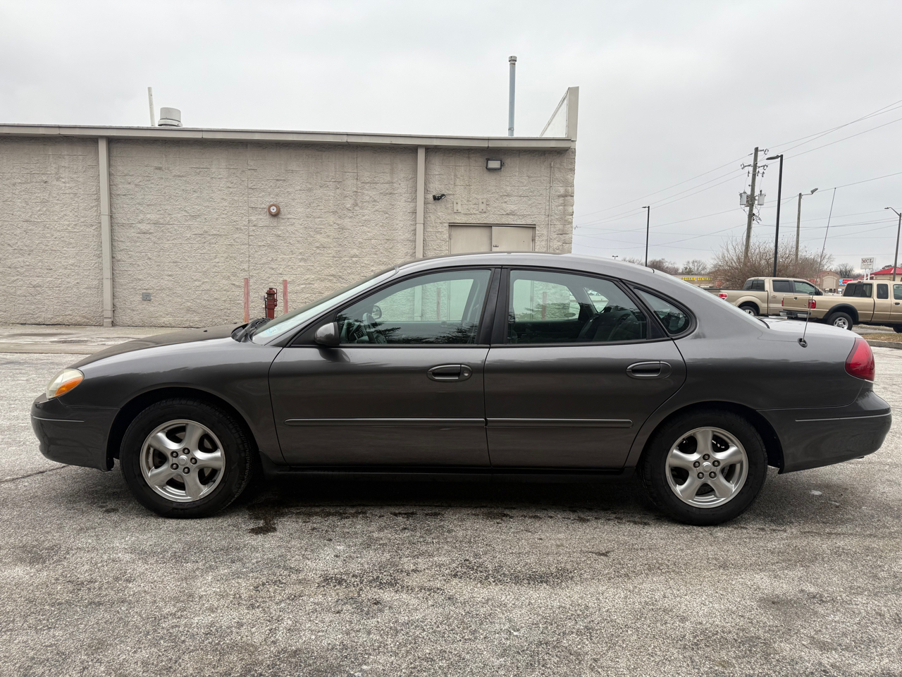 Ford Taurus SE Standard 2002