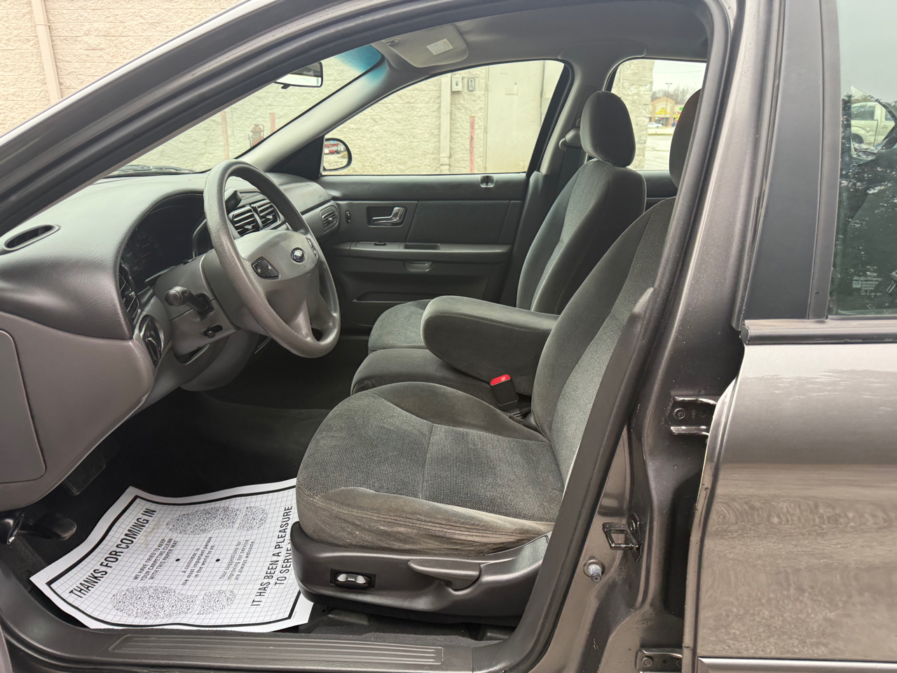 Ford Taurus SE Standard 2002