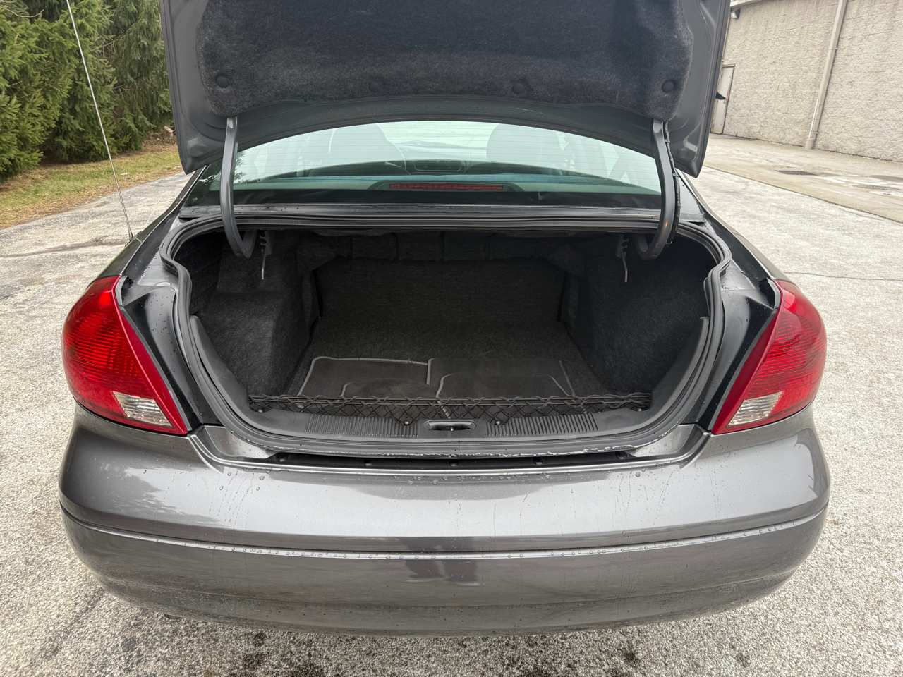 Ford Taurus SE Standard 2002