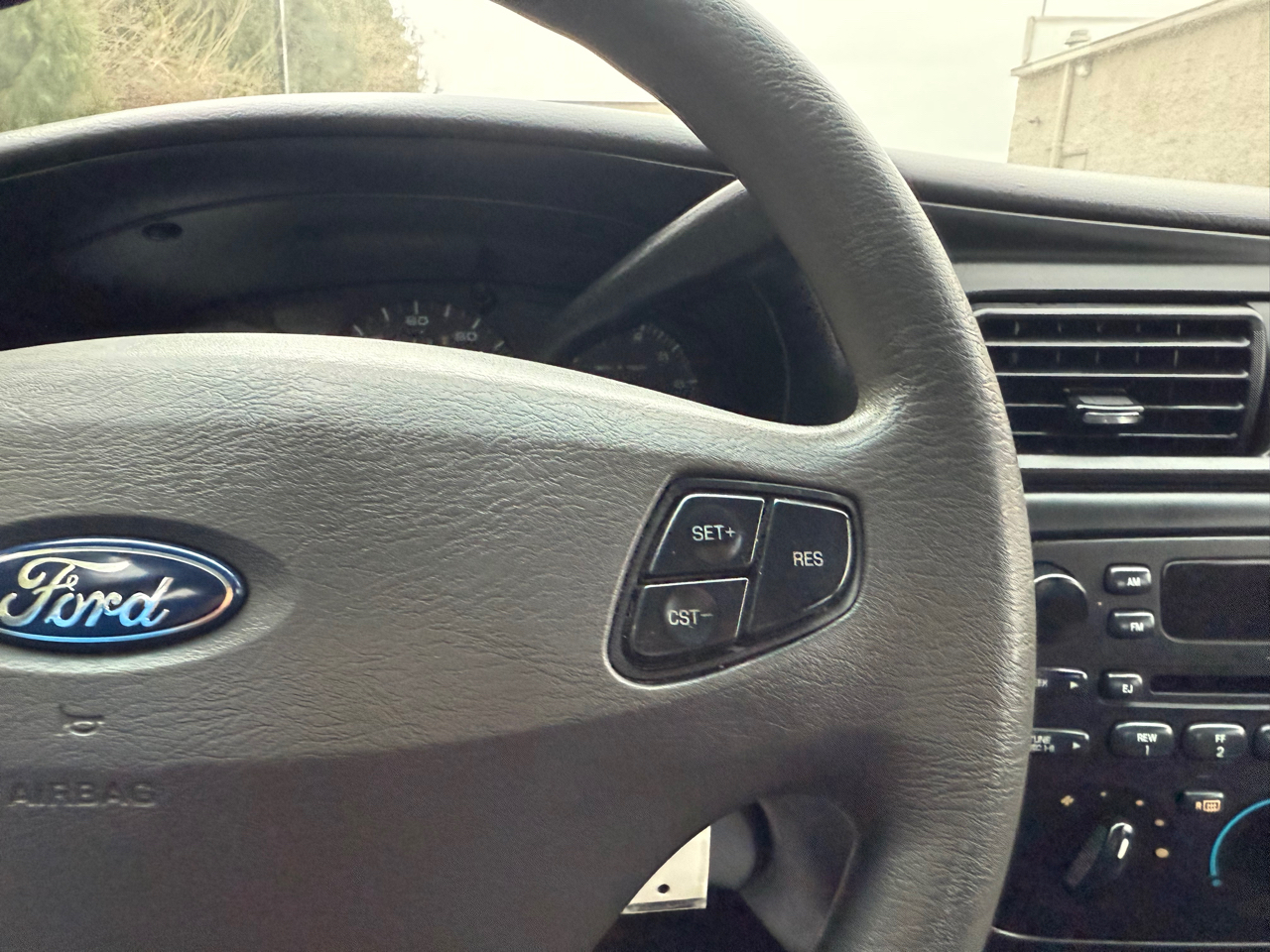 Ford Taurus SE Standard 2002