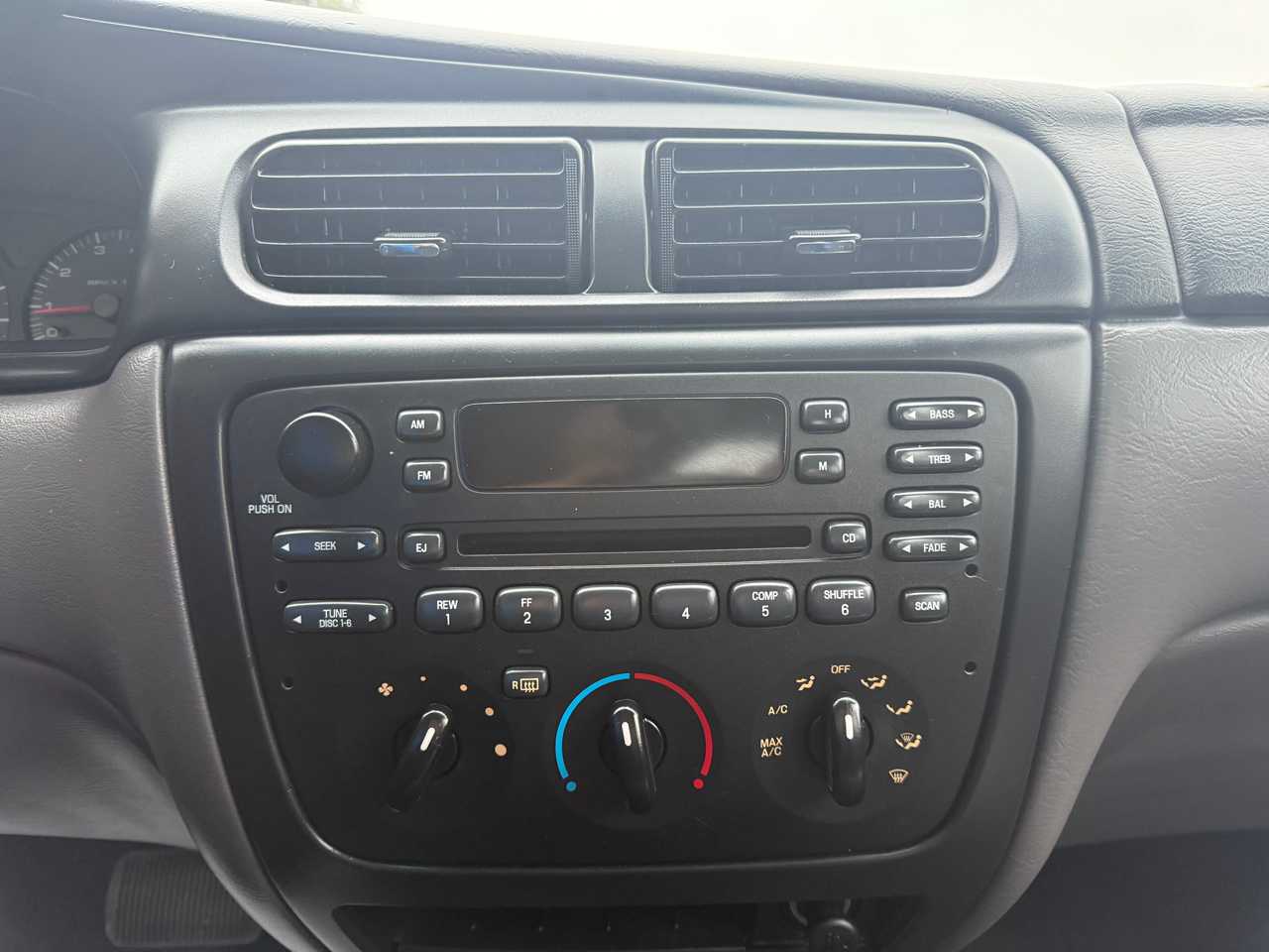 Ford Taurus SE Standard 2002