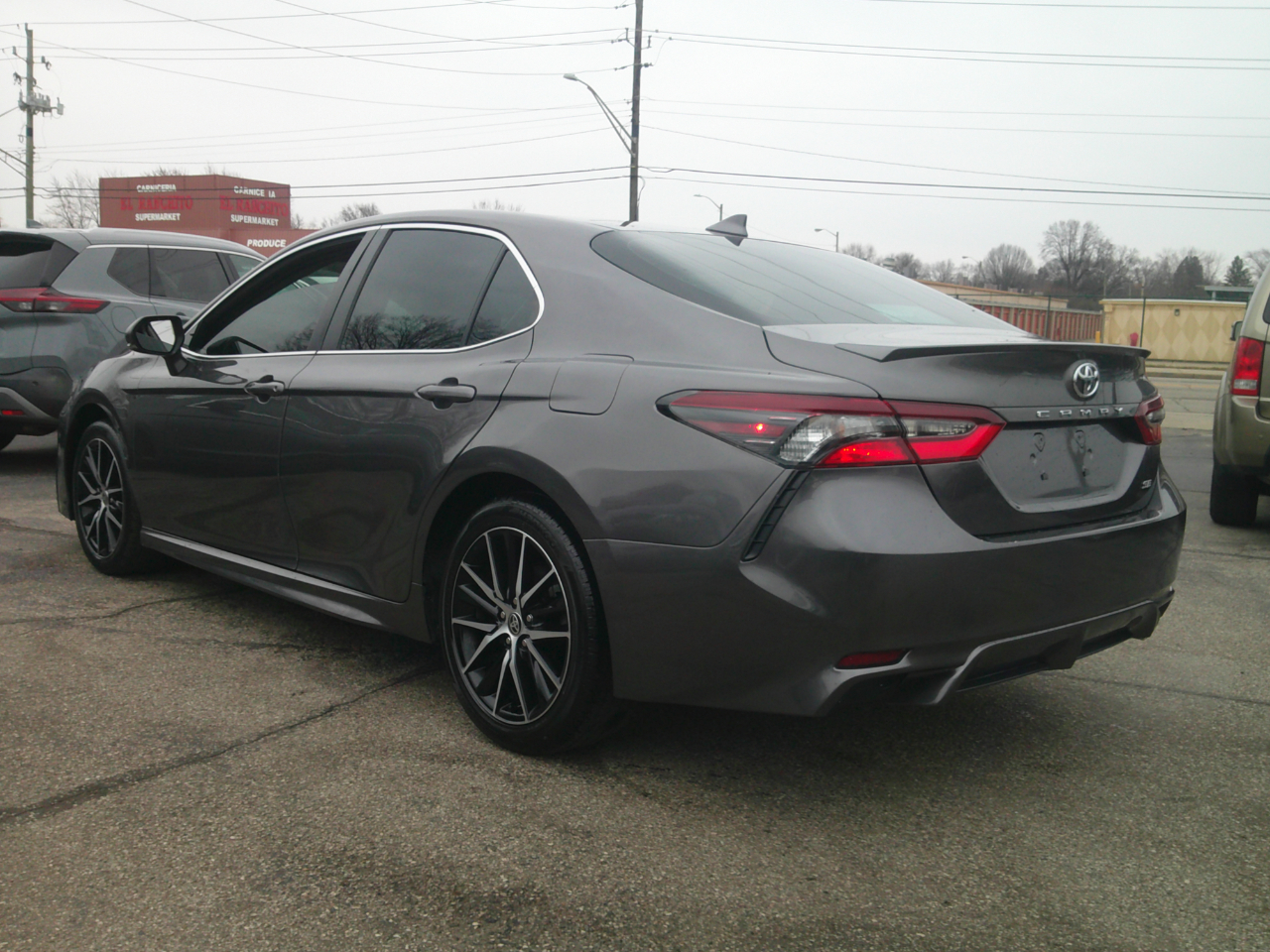 Toyota Camry SE 2023