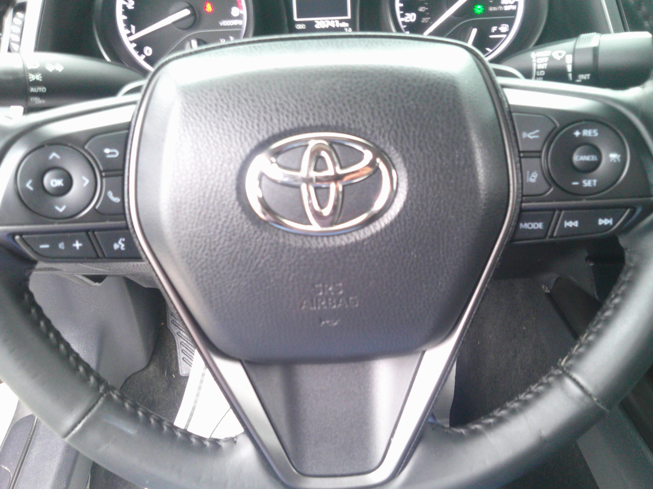 Toyota Camry SE 2023