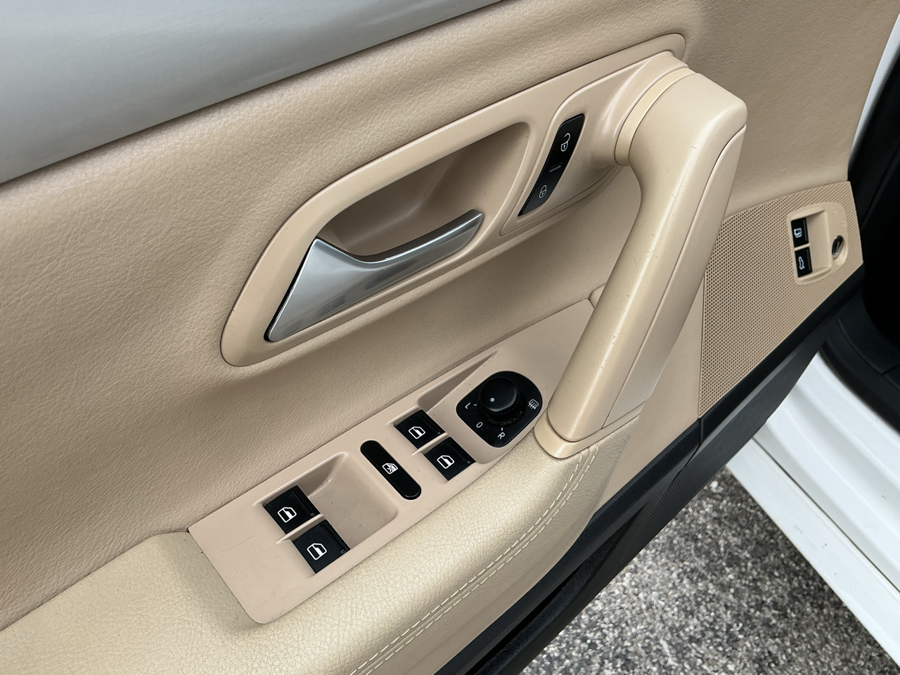 Volkswagen CC Sport w/Lighting Package 2013