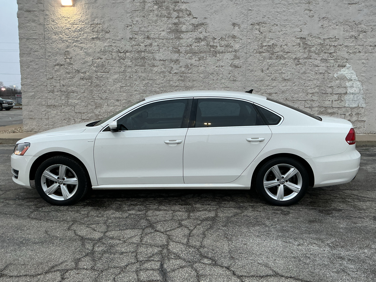 Volkswagen Passat 1.8T Wolfsburg AT 2014