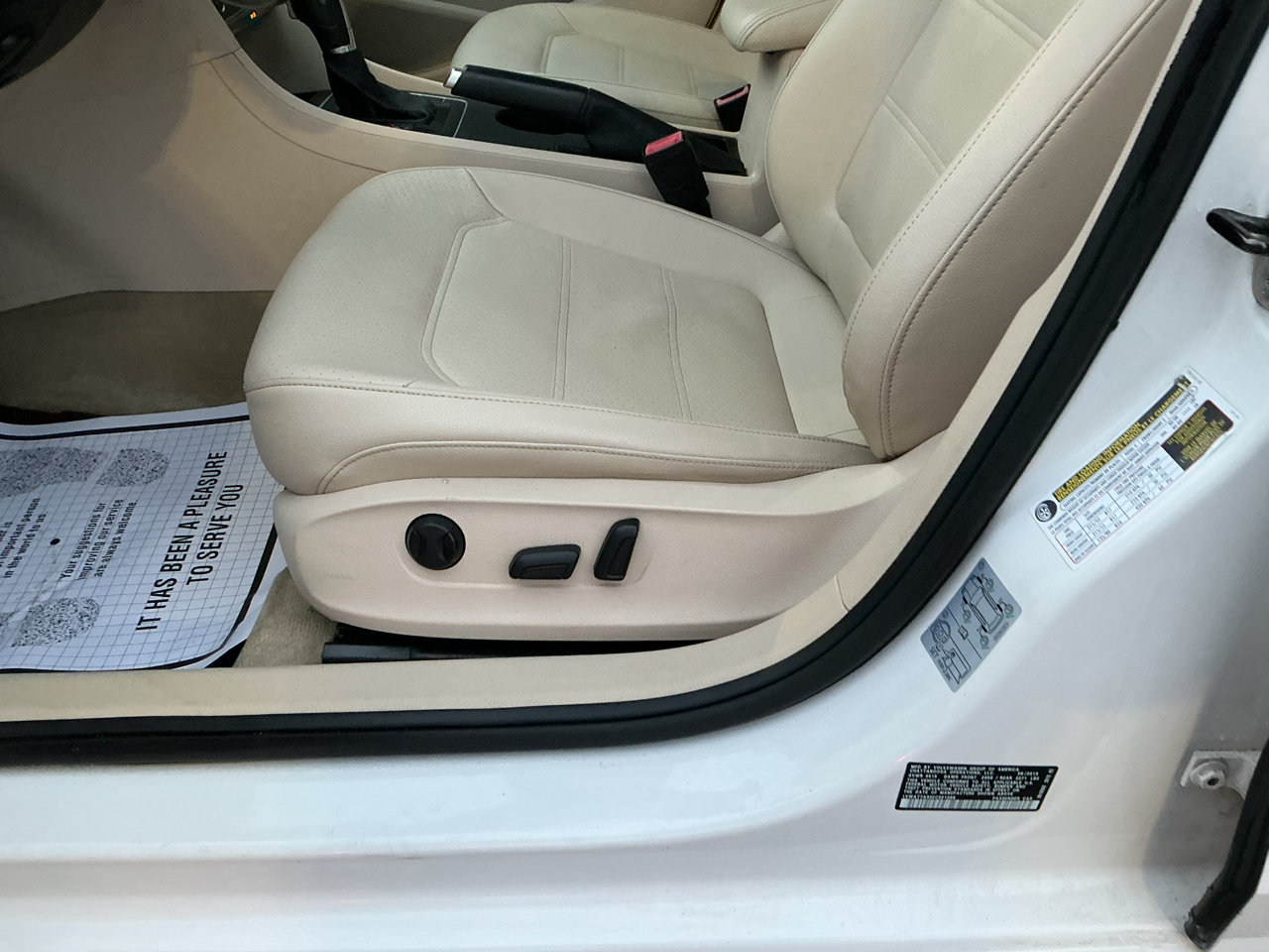 Volkswagen Passat 1.8T Wolfsburg AT 2014