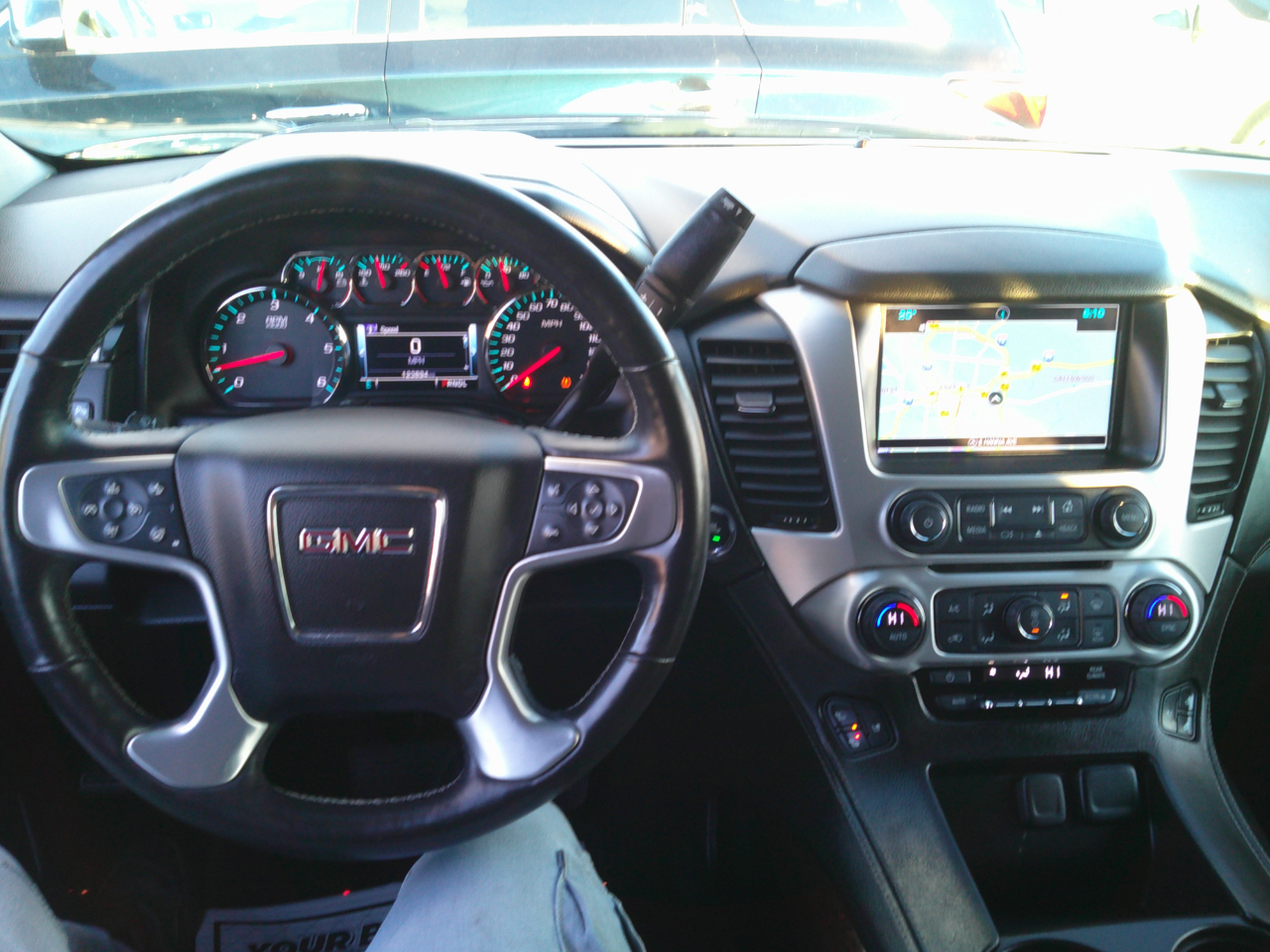 GMC Yukon SLT 4WD 2017