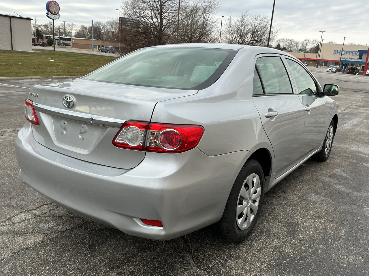 Toyota Corolla 4dr Sdn Auto LE (Natl) 2012