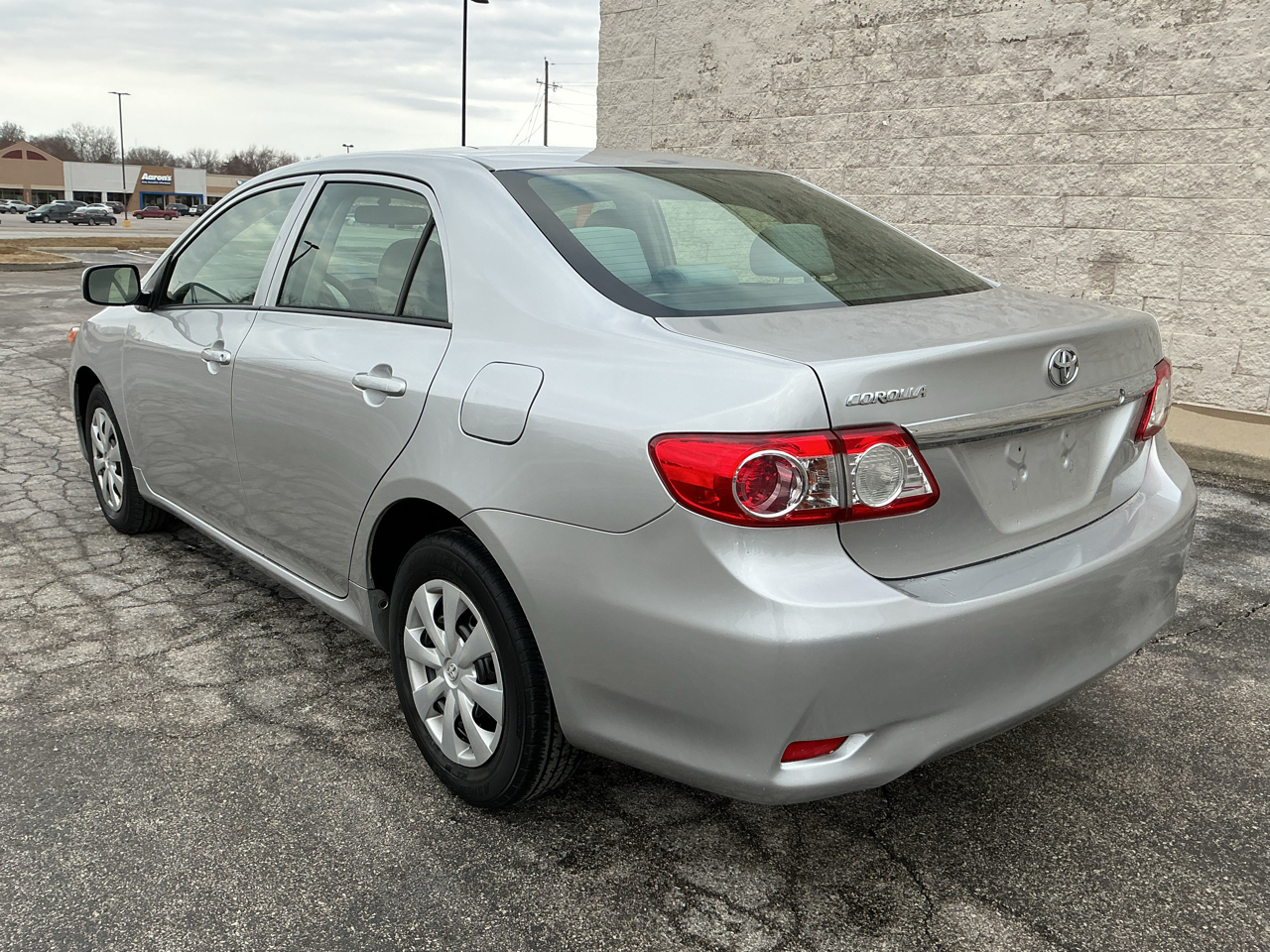 Toyota Corolla 4dr Sdn Auto LE (Natl) 2012