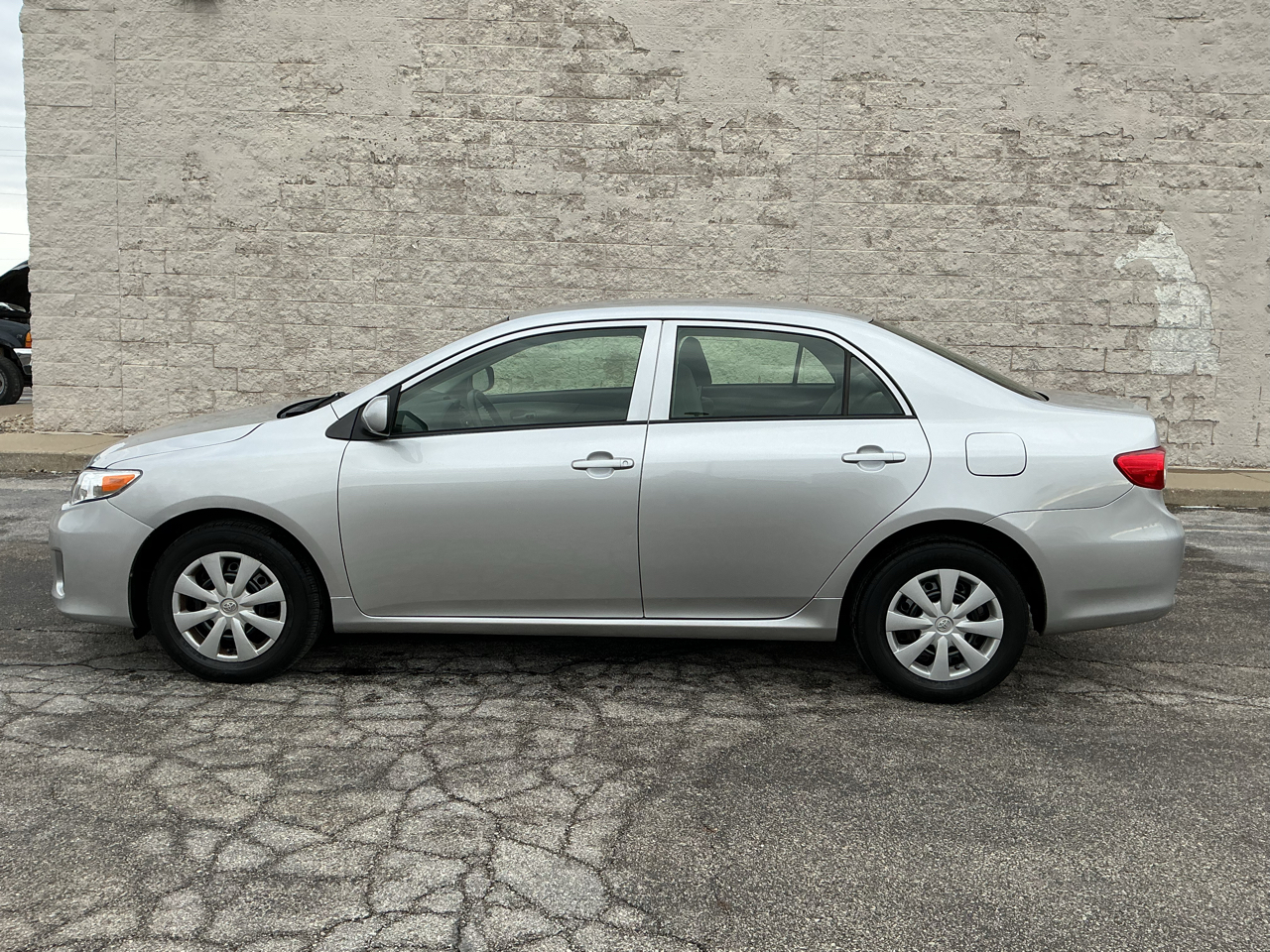 Toyota Corolla 4dr Sdn Auto LE (Natl) 2012