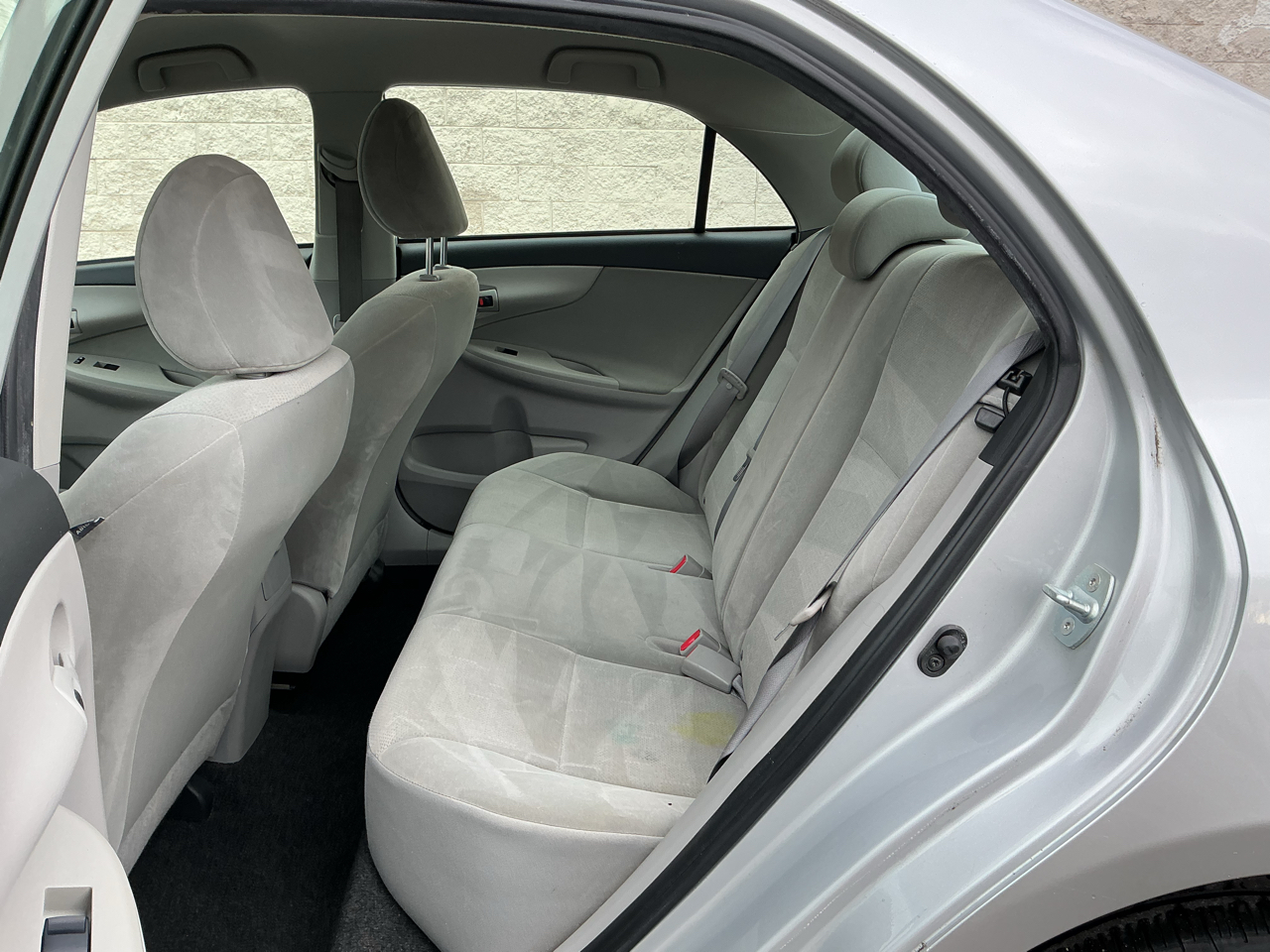 Toyota Corolla 4dr Sdn Auto LE (Natl) 2012