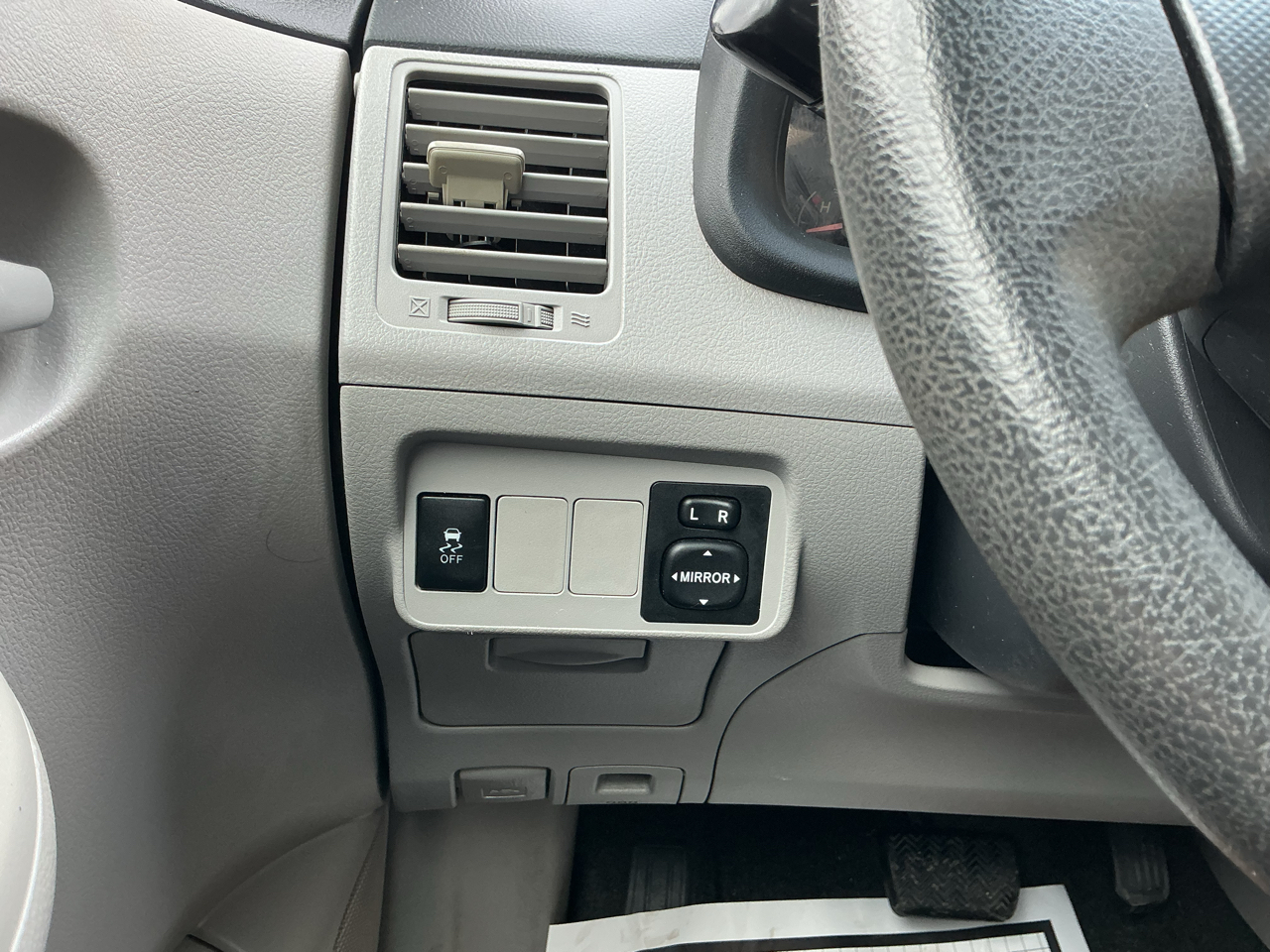 Toyota Corolla 4dr Sdn Auto LE (Natl) 2012