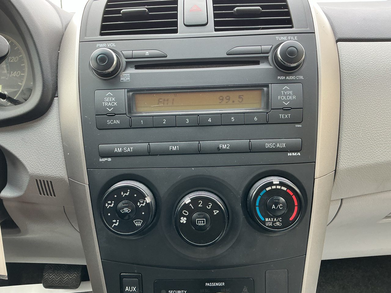 Toyota Corolla 4dr Sdn Auto LE (Natl) 2012