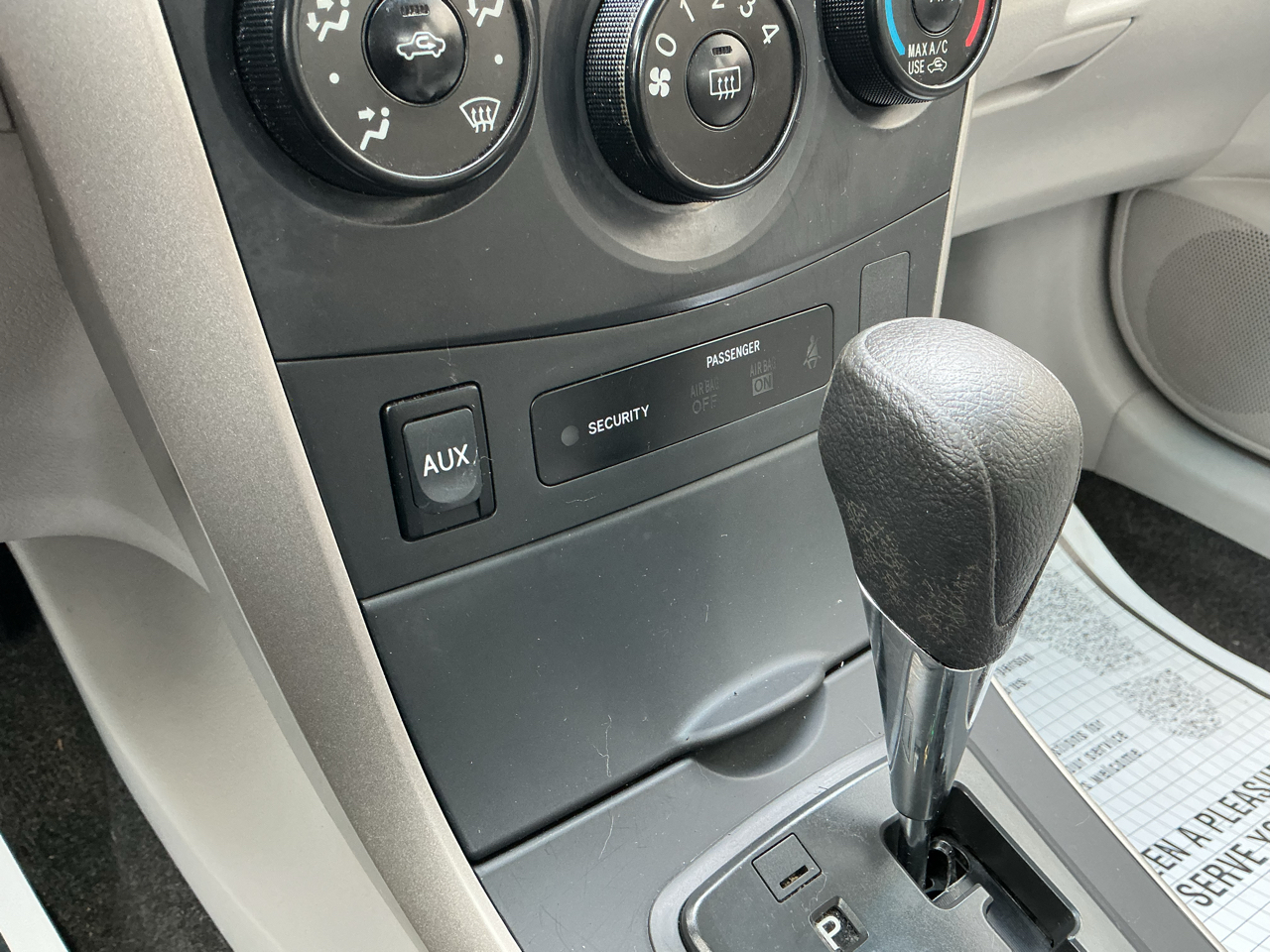 Toyota Corolla 4dr Sdn Auto LE (Natl) 2012