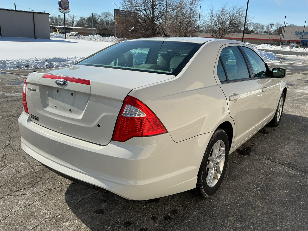 Ford Fusion S 2012