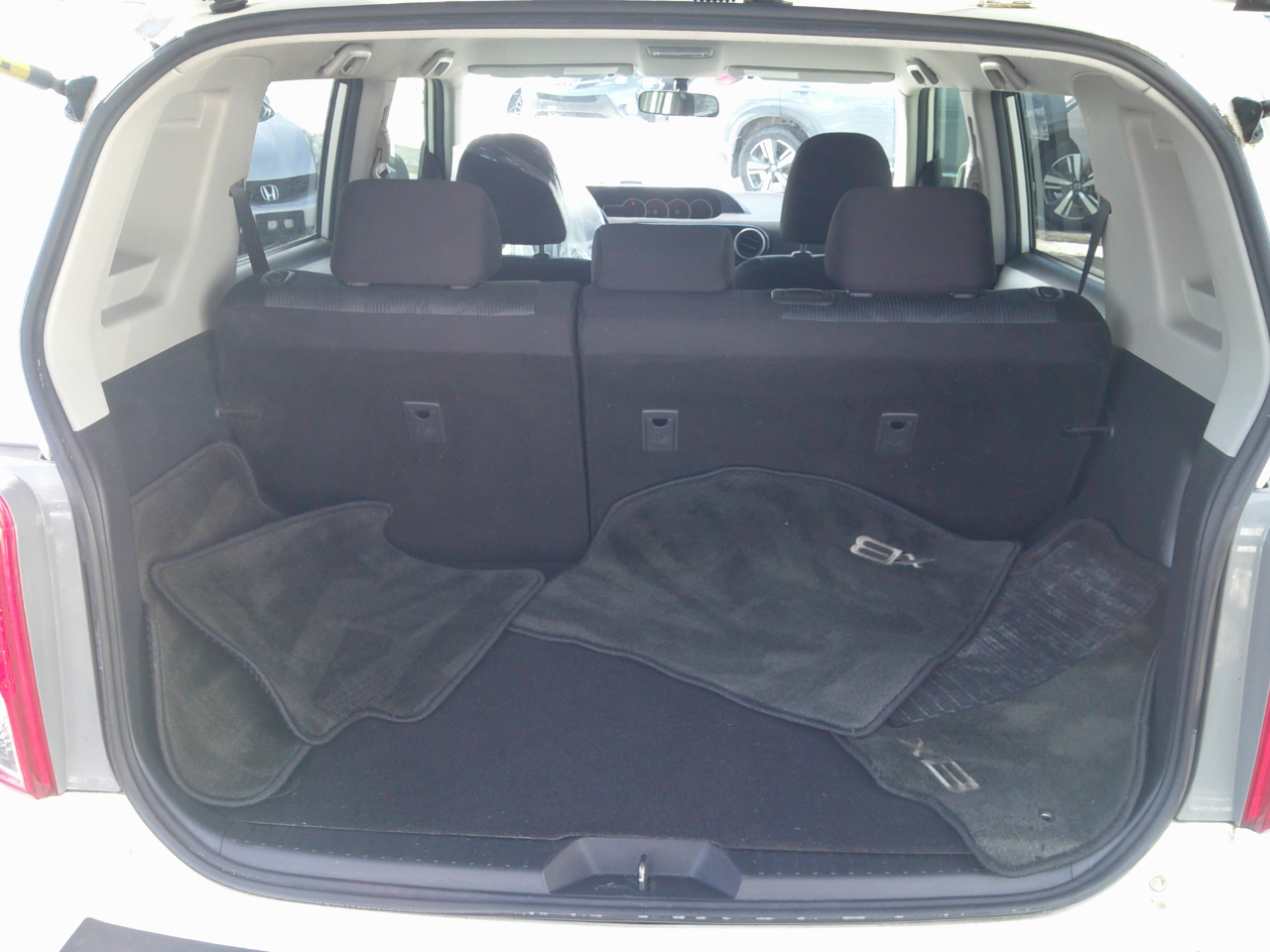 Scion xB 5-Door Wagon 5-Spd MT 2012