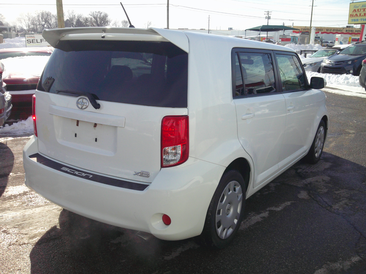 Scion xB 5-Door Wagon 5-Spd MT 2012