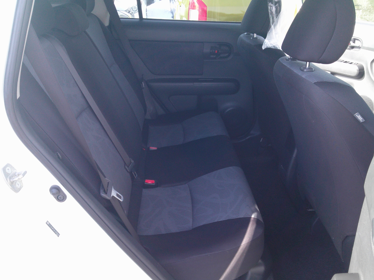 Scion xB 5-Door Wagon 5-Spd MT 2012