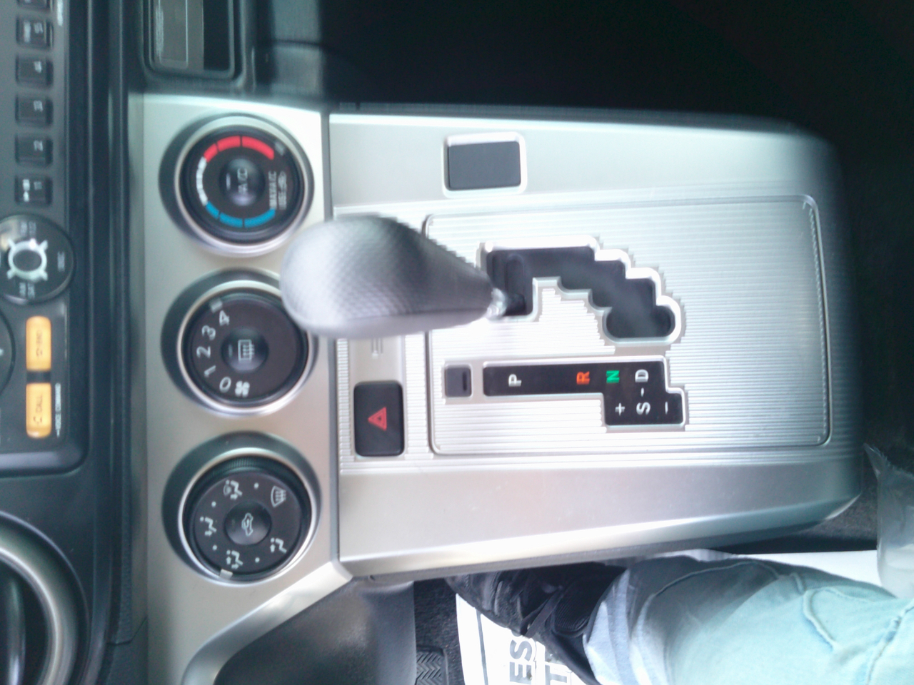 Scion xB 5-Door Wagon 5-Spd MT 2012