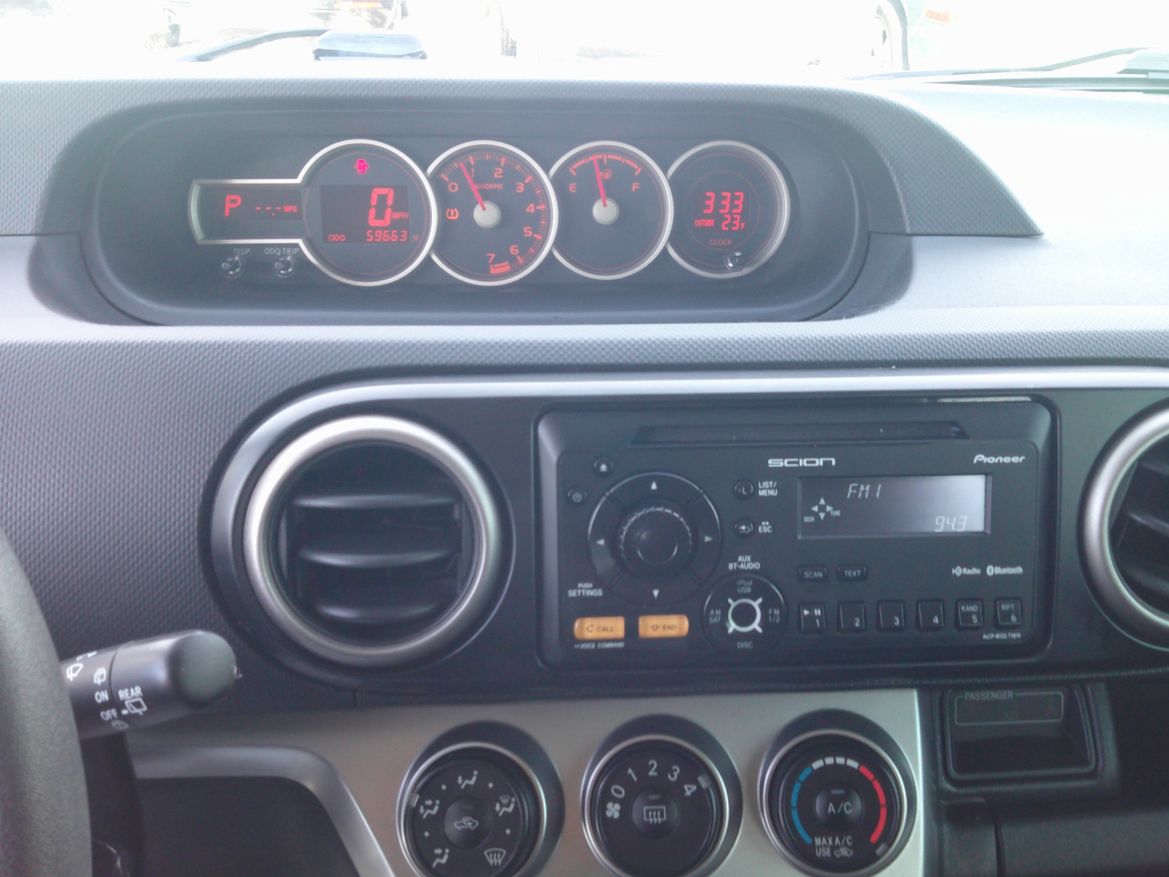 Scion xB 5-Door Wagon 5-Spd MT 2012