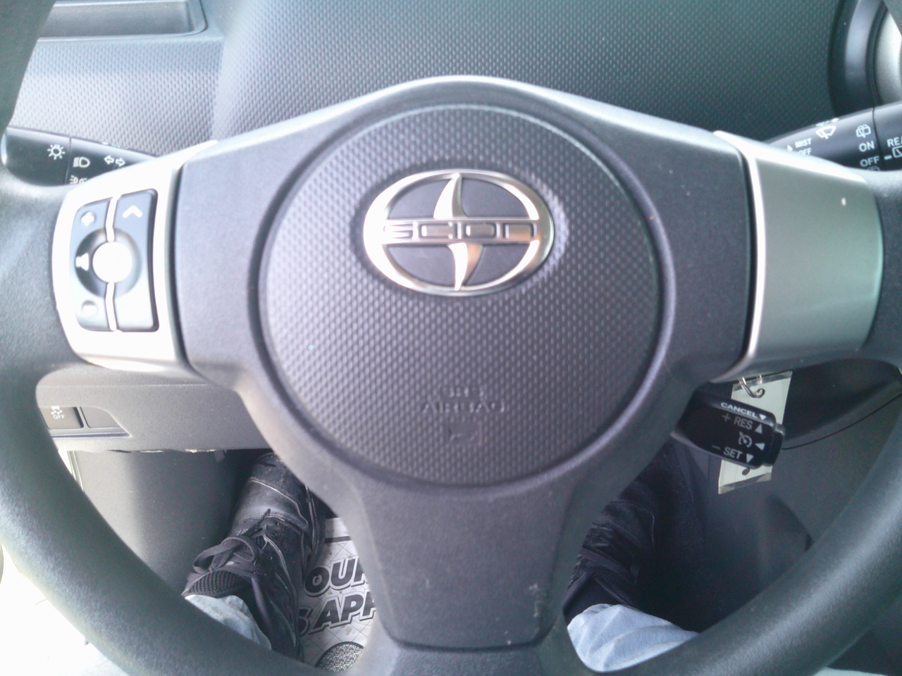 Scion xB 5-Door Wagon 5-Spd MT 2012