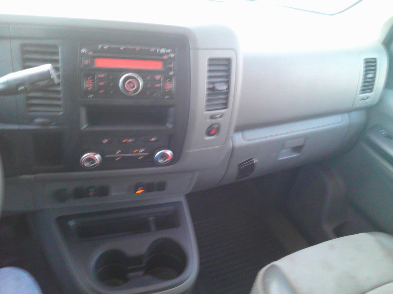 Nissan NV Cargo 2500 HD S V6 High Roof 2014