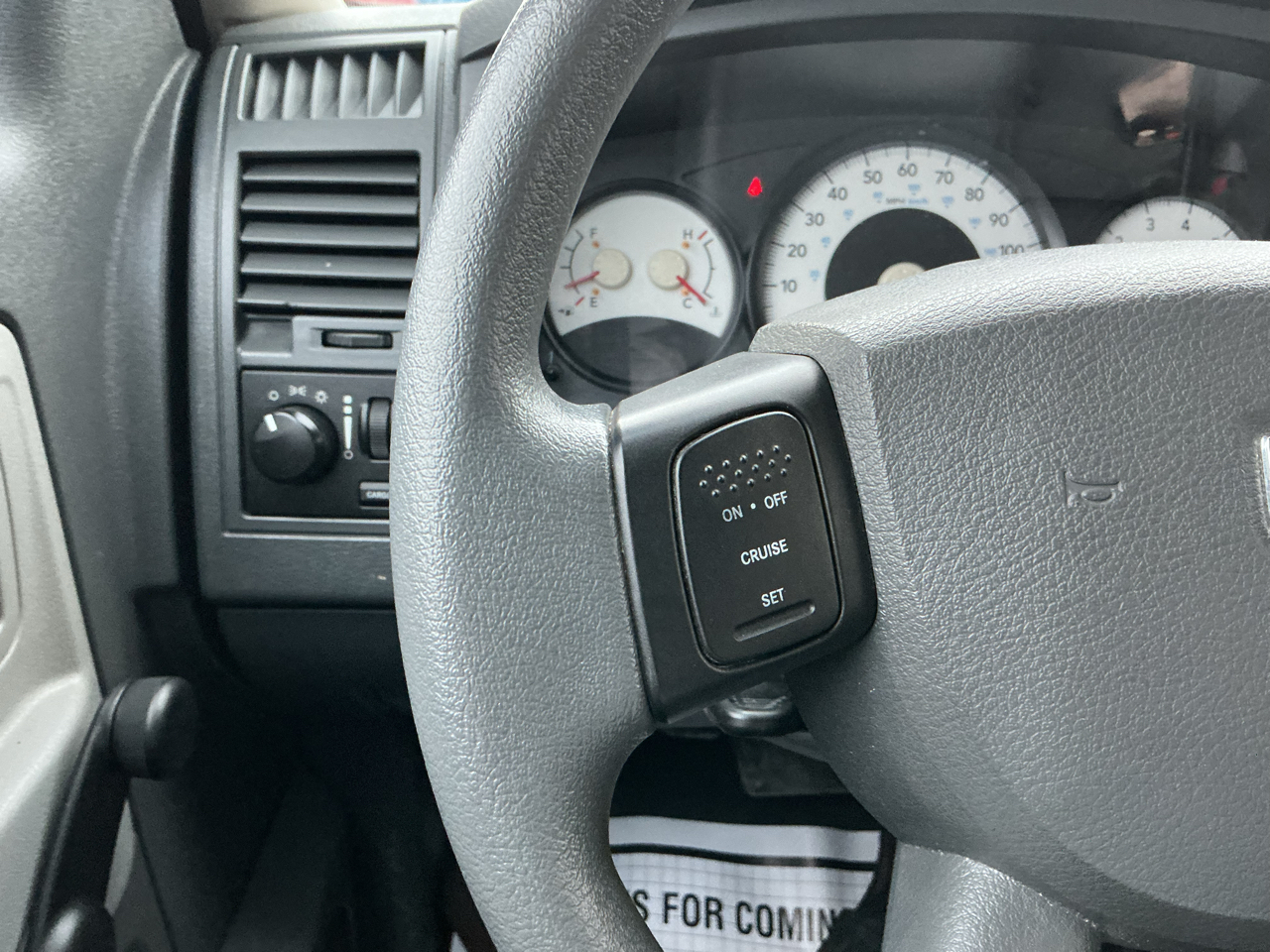 Dodge Dakota ST Club Cab 4WD 2005