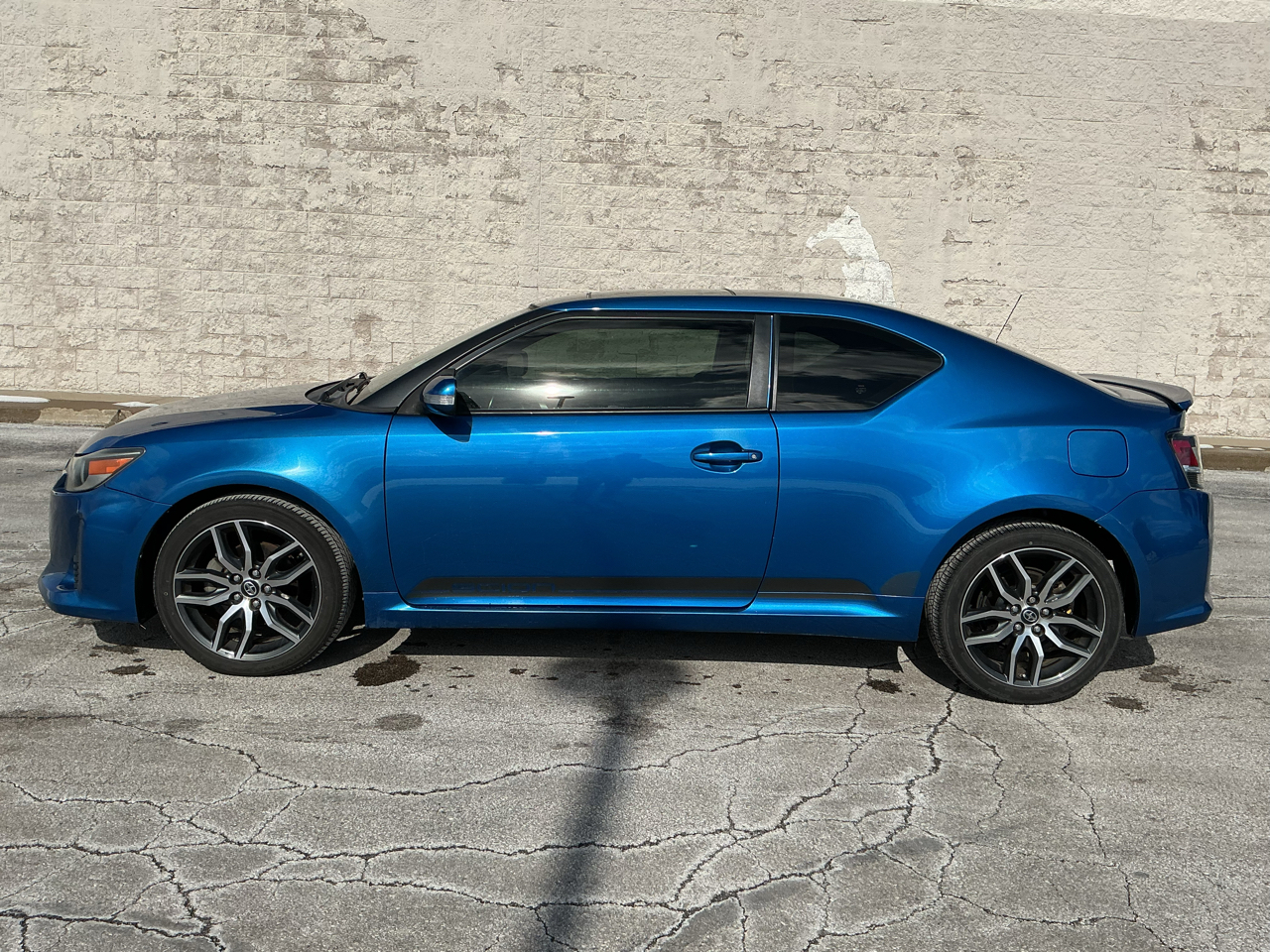 Scion tC Sports Coupe 6-Spd AT 2014