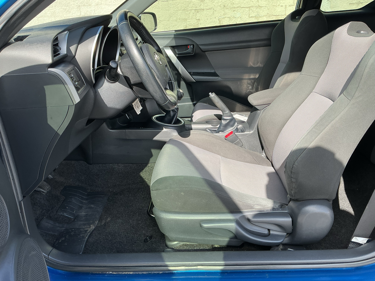 Scion tC Sports Coupe 6-Spd AT 2014