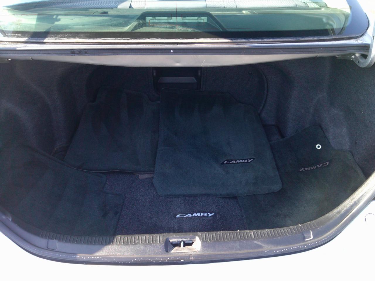 Toyota Camry SE 5-Spd AT 2009